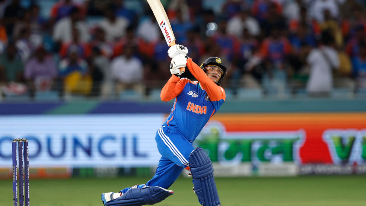 ಐಸಿಸಿ ಶ್ರೇಯಾಂಕದಲ್ಲಿ ಅತಿ ಹೆಚ್ಚು ರೇಟಿಂಗ್ ಪಾಯಿಂಟ್‌ಗಳನ್ನು ಗಳಿಸಿದ ವಿಶ್ವ ದಾಖಲೆಯನ್ನು ಡೇವಿಡ್ ಮಲನ್ ಈ ಹಿಂದೆ ಹೊಂದಿದ್ದರು. ಈ ಇಂಗ್ಲೆಂಡ್ ಬ್ಯಾಟ್ಸ್‌ಮನ್ 919 ರೇಟಿಂಗ್ ಪಾಯಿಂಟ್‌ಗಳನ್ನು ಗಳಿಸಿ ವಿಶ್ವದಾಖಲೆ ನಿರ್ಮಿಸಿದ್ದರು. ಇದೀಗ ಅಭಿಷೇಕ್ ಶರ್ಮಾ 931 ರೇಟಿಂಗ್ ಪಾಯಿಂಟ್‌ಗಳೊಂದಿಗೆ ಮಲನ್ ಅವರ ದಾಖಲೆಯನ್ನು ಮೀರಿಸಿದ್ದಾರೆ.