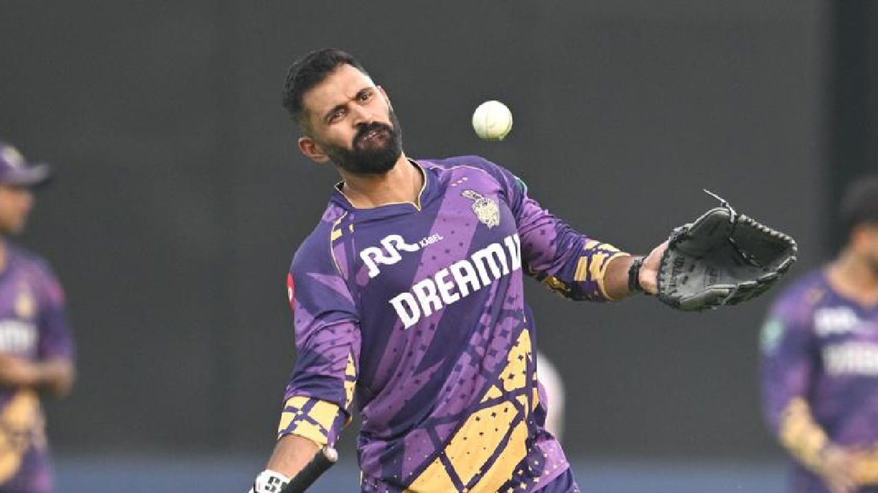 ಇತ್ತ ಟೀಮ್ ಇಂಡಿಯಾ ಬ್ಯಾಟಿಂಗ್ ಕೋಚ್ ಸ್ಥಾನ ಕೈ ತಪ್ಪುತ್ತಿದ್ದಂತೆ ಅಭಿಷೇಕ್ ನಾಯರ್ ಐಪಿಎಲ್ ಮಧ್ಯ ಭಾಗದಲ್ಲಿ ಕೆಕೆಆರ್ ತಂಡಕ್ಕೆ ಮರಳಿದ್ದರು. ಇದಾಗ್ಯೂ ಕಳೆದ ಸೀಸನ್​ನಲ್ಲಿ ಕೊಲ್ಕತ್ತಾ ನೈಟ್ ರೈಡರ್ಸ್ ತಂಡ ಕಳಪೆ ಪ್ರದರ್ಶನವನ್ನು ಬದಲಿಸಲು ಸಾಧ್ಯವಾಗಿರಲಿಲ್ಲ.