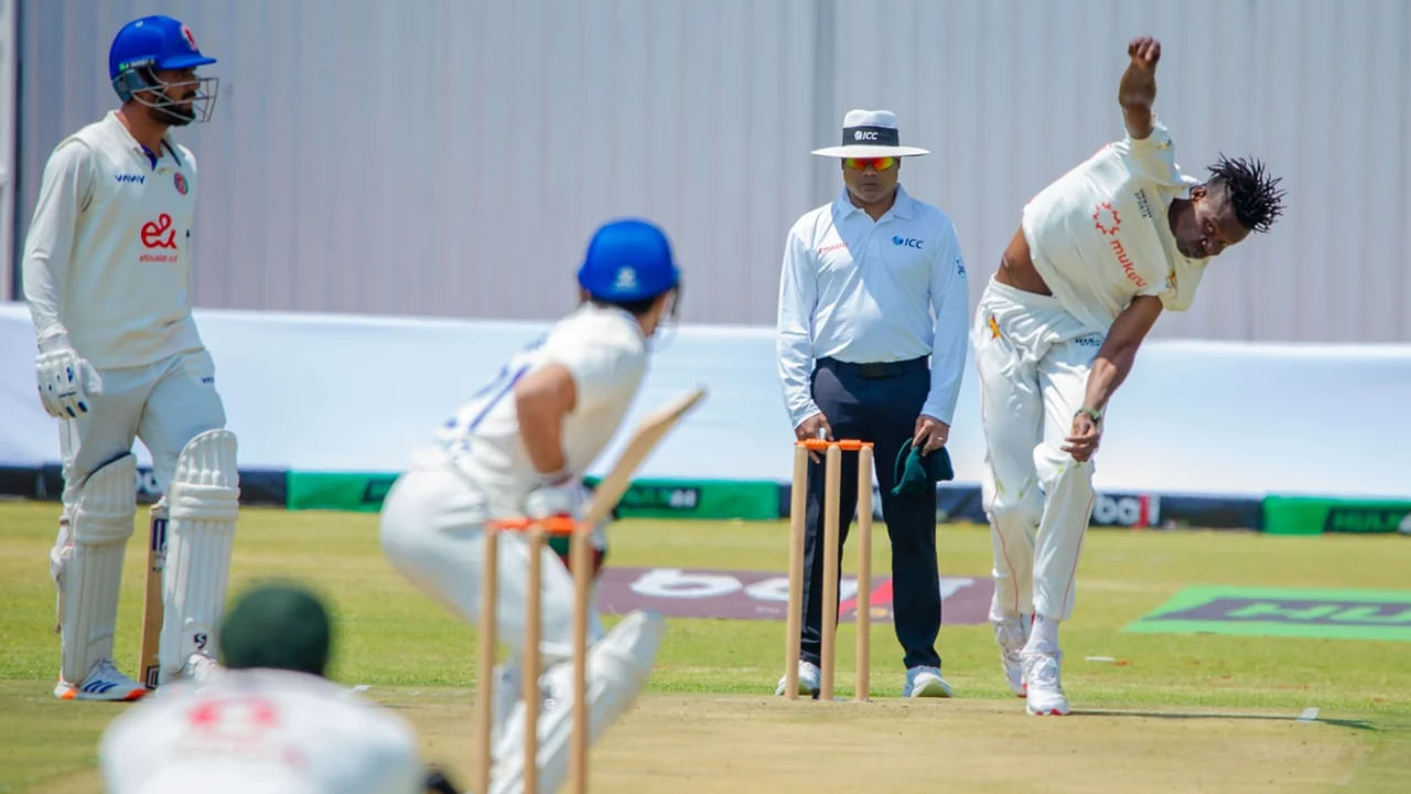 ಅದರಂತೆ ಮೊದಲು ಬ್ಯಾಟ್ ಮಾಡಿದ ಅಫ್ಘಾನಿಸ್ತಾನ್ ತಂಡವು ಉತ್ತಮ ಆರಂಭ ಪಡೆದುಕೊಂಡಿತ್ತು. ಆದರೆ 77ನೇ ರನ್ಗೆ 2ನೇ ವಿಕೆಟ್ ಕಳೆದುಕೊಂಡ ಬಳಿಕ ಅಫ್ಘಾನ್ ಬ್ಯಾಟರ್ಗಳು ಪೆವಿಲಿಯನ್ ಪರೇಡ್ ನಡೆಸಿದ್ದಾರೆ. ಪರಿಣಾಮ ಪ್ರಥಮ ಇನಿಂಗ್ಸ್ನಲ್ಲಿ ಅಫ್ಘಾನಿಸ್ತಾನ್ ತಂಡ 127 ರನ್ಗಳಿಗೆ ಆಲೌಟ್ ಆಗಿದೆ.