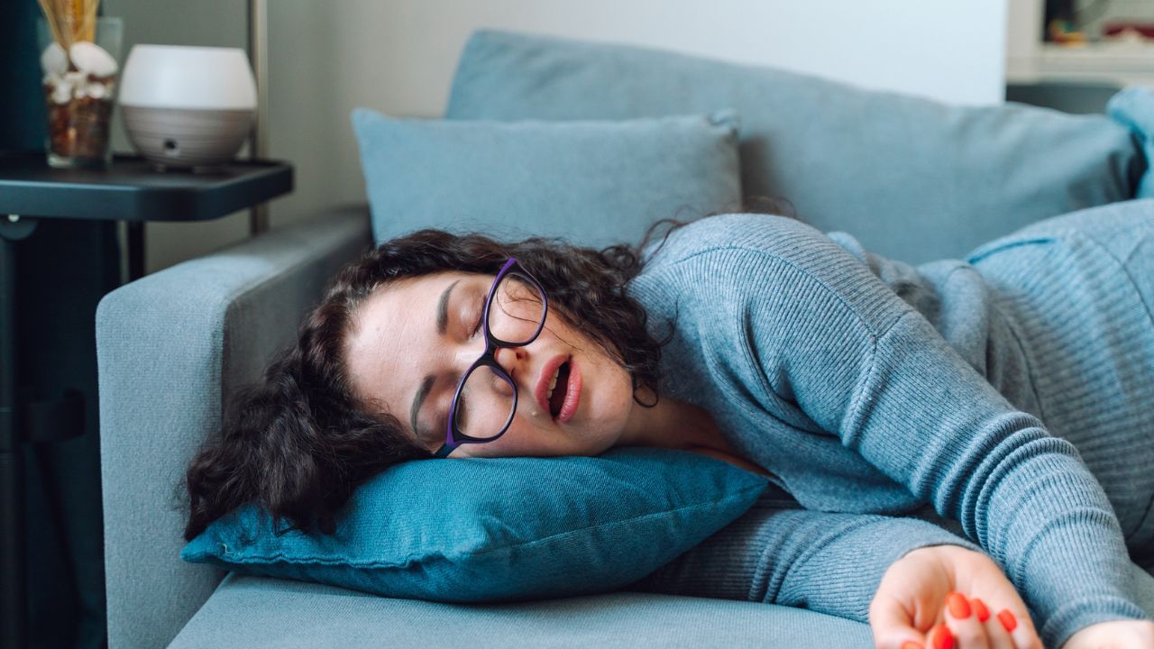 ಮಧ್ಯಾಹ್ನ ನಿದ್ರೆ ಮಾಡುವುದು ಆರೋಗ್ಯಕ್ಕೆ ಪ್ರಯೋಜನಕಾರಿಯೇ? ಈ ಬಗ್ಗೆ ತಜ್ಞರ ಅಭಿಪ್ರಾಯವೇನು ತಿಳಿದುಕೊಳ್ಳಿ