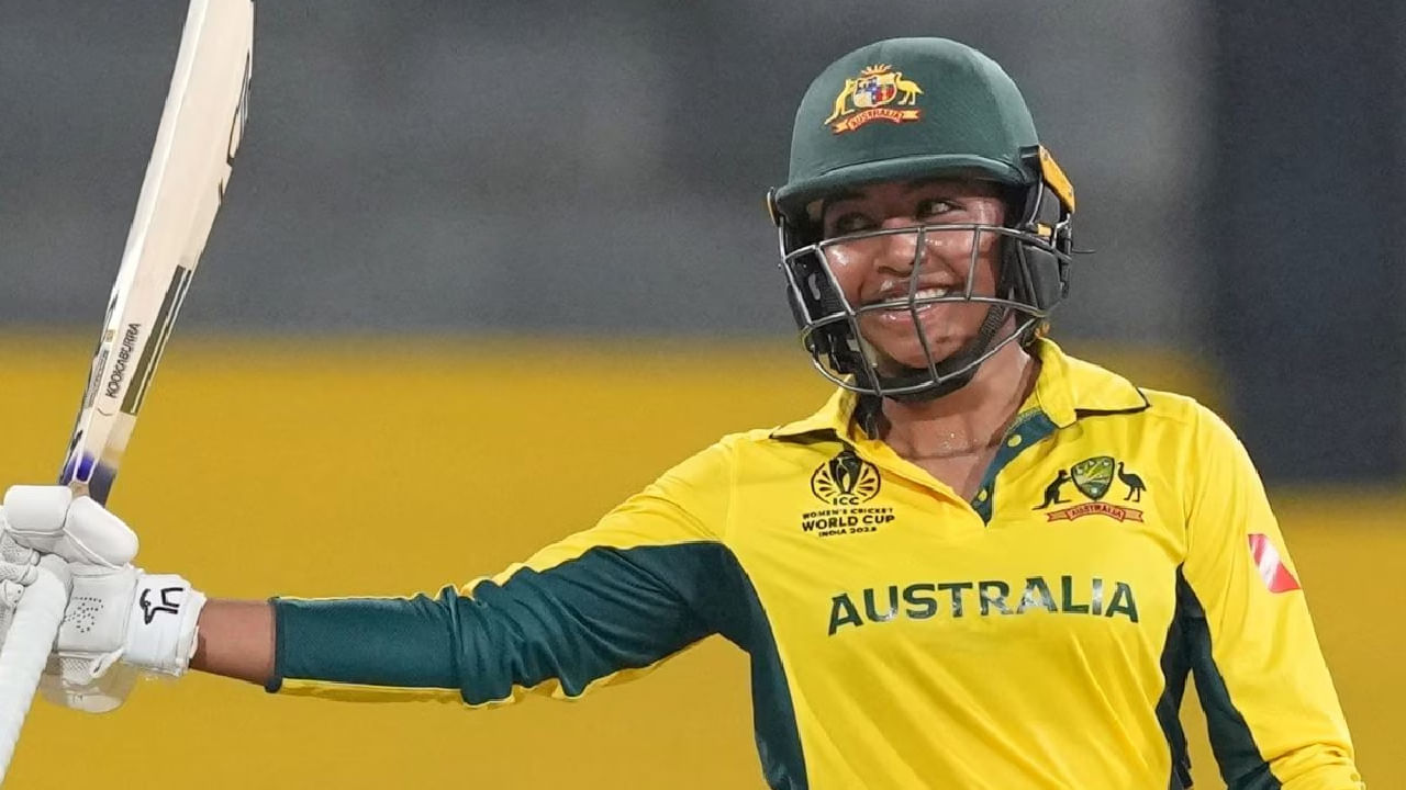 ಮಹಿಳಾ ಕ್ರಿಕೆಟ್​ನಲ್ಲಿ ಎಂಟಕ್ಕಿಂತ ಕೆಳ ಕ್ರಮಾಂಕದಲ್ಲಿ ಕಣಕ್ಕಿಳಿದು ಅತ್ಯಧಿಕ ಸ್ಕೋರ್​ಗಳಿಸಿದ ದಾಖಲೆ ಸೌತ್ ಆಫ್ರಿಕಾ ಯುಲಾಂಡಿ ವ್ಯಾನ್ ಡರ್ ಮರ್ವ್ ಹೆಸರಿನಲ್ಲಿತ್ತು. 2000 ರಲ್ಲಿ ಭಾರತದ ವಿರುದ್ಧದ ನಡೆದ ಏಕದಿನ ಪಂದ್ಯದಲ್ಲಿ 10ನೇ ಕ್ರಮಾಂಕದಲ್ಲಿ ಕಣಕ್ಕಿಳಿದ ಯುಲಾಂಡಿ 42 ರನ್ ಬಾರಿಸಿದ್ದರು. ಇದೀಗ 10ನೇ ಕ್ರಮಾಂಕದಲ್ಲಿ ಅಜೇಯ 51 ರನ್​ ಬಾರಿಸುವ ಮೂಲಕ ಅಲನಾ ಕಿಂಗ್ ಹೊಸ ಇತಿಹಾಸ ರಚಿಸಿದ್ದಾರೆ.