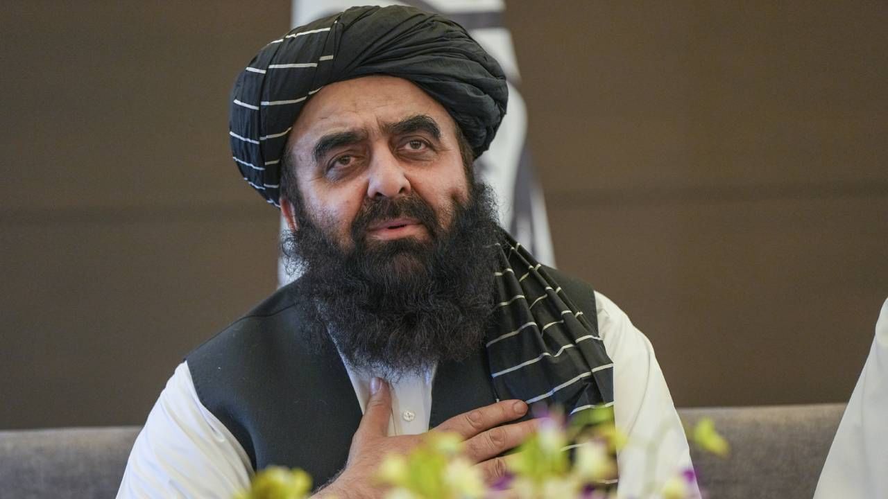 ವಿರೋಧದ ಬೆನ್ನಲ್ಲೇ ಹೊಸ ಪತ್ರಿಕಾಗೋಷ್ಠಿಗೆ ಮಹಿಳೆಯರನ್ನು ಸೇರಿಸಿಕೊಂಡ ತಾಲಿಬಾನ್ ಸಚಿವ ಮುತ್ತಕಿ ವಿರೋಧದ ಬೆನ್ನಲ್ಲೇ ಹೊಸ ಪತ್ರಿಕಾಗೋಷ್ಠಿಗೆ ಮಹಿಳೆಯರನ್ನು ಸೇರಿಸಿಕೊಂಡ ತಾಲಿಬಾನ್ ಸಚಿವ ಮುತ್ತಕಿ