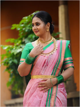 ಇಳಕಲ್ ಸೀರೆ ಧರಿಸಿ ದಸರಾ ಹಬ್ಬ ಆಚರಿಸಿದ ನಟಿ ಅಮೂಲ್ಯ