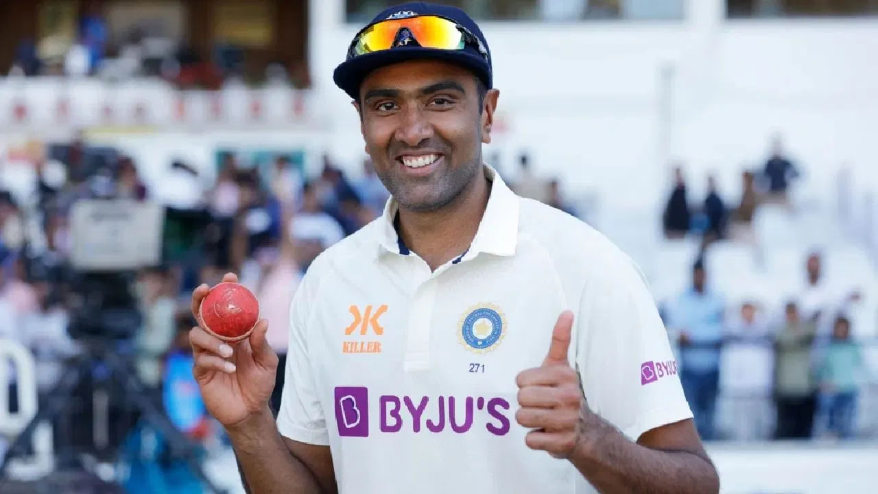 ಇದಕ್ಕೂ ಮುನ್ನ ಈ ಭರ್ಜರಿ ದಾಖಲೆ ಟೀಮ್ ಇಂಡಿಯಾದ ಮಾಜಿ ಸ್ಪಿನ್ನರ್ ರವಿಚಂದ್ರನ್ ಅಶ್ವಿನ್ ಅವರ ಹೆಸರಿನಲ್ಲಿತ್ತು. ವಿಶ್ವ ಟೆಸ್ಟ್ ಚಾಂಪಿಯನ್​​ಶಿಪ್​ನಲ್ಲಿ 41 ಪಂದ್ಯಗಳನ್ನಾಡಿರುವ ಅಶ್ವಿನ್ ಒಟ್ಟು 5 ಬಾರಿ 6 ವಿಕೆಟ್ ಕಬಳಿಸಿದ್ದರು. ಈ ಮೂಲಕ WTC ನಲ್ಲಿ ಅತ್ಯಧಿಕ ಬಾರಿ 6 ವಿಕೆಟ್ ಕಬಳಿಸಿದ ಬೌಲರ್ ಎನಿಸಿಕೊಂಡಿದ್ದರು.