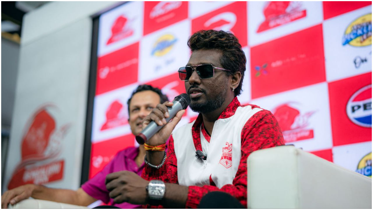 ಇದೇ ಸಂದರ್ಭದಲ್ಲಿ ‘ಕಾಂತಾರ: ಚಾಪ್ಟರ್ 1’ ಸಿನಿಮಾ ಬಗ್ಗೆ ಅಟ್ಲಿ ಅವರು ಮಾತನಾಡಿದರು. ‘ಕಾಂತಾರ ನಿಜಕ್ಕೂ ಅದ್ಭುತ ಸಿನಿಮಾ. ನಾನು ನೋಡಿ ಬೆರಗಾಗಿದ್ದೇನೆ’ ಎಂದು ಅವರು ಮೆಚ್ಚುಗೆ ವ್ಯಕ್ತಪಡಿಸಿದ್ದಾರೆ. ಅಲ್ಲದೇ, ಕುಕ್ಕೆ ಸುಬ್ರಮಣ್ಯ ದೇವಸ್ಥಾನದ ಬಗ್ಗೆ ಸಖತ್ ಭಕ್ತಿ ಇದೆ ಎಂದು ಅವರು ಹೇಳಿದರು.