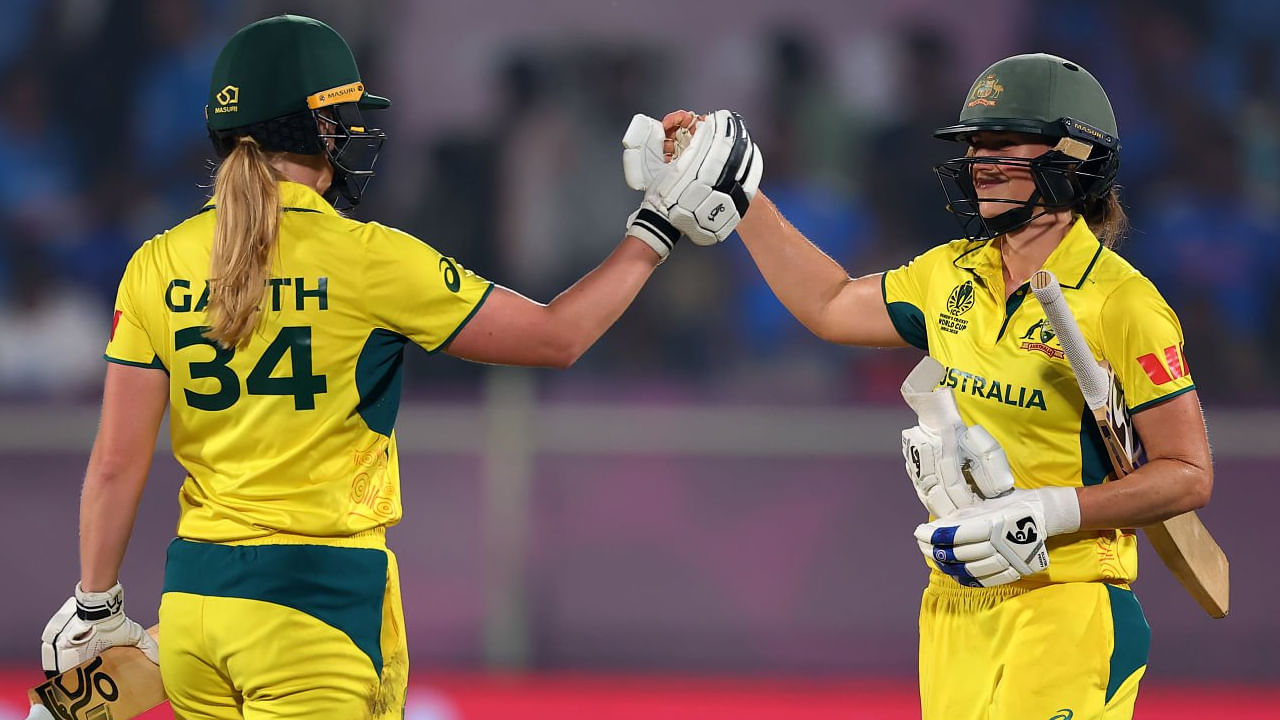 ಈ ಗೆಲುವಿನೊಂದಿಗೆ ಮಹಿಳಾ ಏಕದಿನ ಇತಿಹಾಸದಲ್ಲೇ ಗರಿಷ್ಠ ಸ್ಕೋರ್ ಬೆನ್ನತ್ತಿ ಗೆದ್ದ ವಿಶ್ವ ದಾಖಲೆ ಆಸ್ಟ್ರೇಲಿಯಾ ತಂಡದ ಪಾಲಾಗಿದೆ. ಇದಕ್ಕೂ ಮುನ್ನ ಈ ಭರ್ಜರಿ ದಾಖಲೆ ಶ್ರೀಲಂಕಾ ತಂಡದ ಹೆಸರಿನಲ್ಲಿತ್ತು. ಲಂಕಾ ಪಡೆಯು 2024 ರಲ್ಲಿ ಸೌತ್ ಆಫ್ರಿಕಾ ವಿರುದ್ಧ 302 ರನ್ಗಳು ಬೆನ್ನತ್ತಿ ಗೆದ್ದಿರುವುದು ಈವರೆಗಿನ ದಾಖಲೆಯಾಗಿತ್ತು.