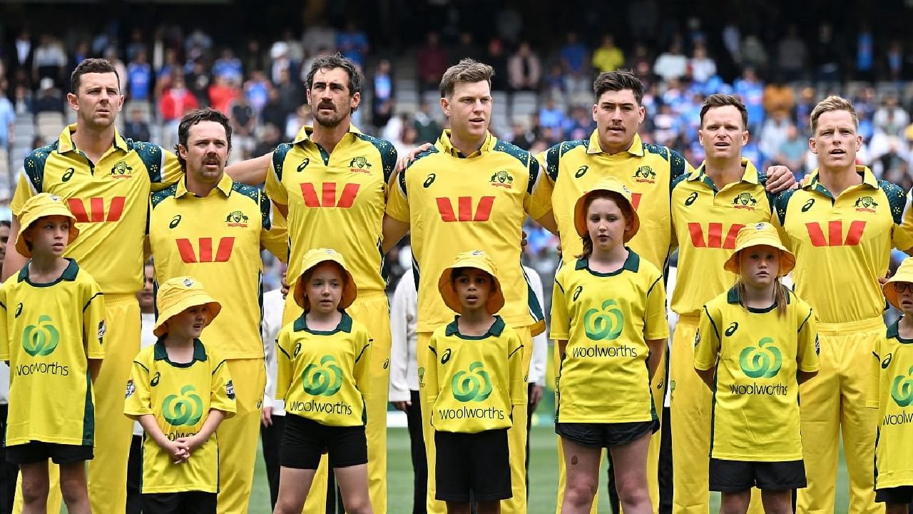 ಭಾರತದ ವಿರುದ್ಧದ ಮೊದಲ ಏಕದಿನ ಪಂದ್ಯದ ಆಸ್ಟ್ರೇಲಿಯಾ ಪ್ಲೇಯಿಂಗ್ 11: ಟ್ರಾವಿಸ್ ಹೆಡ್, ಮಿಚೆಲ್ ಮಾರ್ಷ್ (ನಾಯಕ), ಮ್ಯಾಥ್ಯೂ ಶಾರ್ಟ್, ಜೋಶ್ ಫಿಲಿಪ್ (ವಿಕೆಟ್ ಕೀಪರ್), ಮ್ಯಾಟ್ ರೆನ್​ಶಾ, ಕೂಪರ್ ಕೊನೊಲಿ, ಮಿಚೆಲ್ ಓವನ್, ಮಿಚೆಲ್ ಸ್ಟಾರ್ಕ್, ನಾಥನ್ ಎಲ್ಲಿಸ್, ಮ್ಯಾಥ್ಯೂ ಕುಹ್ನೆಮನ್, ಜೋಶ್ ಹೇಝಲ್​ವುಡ್.