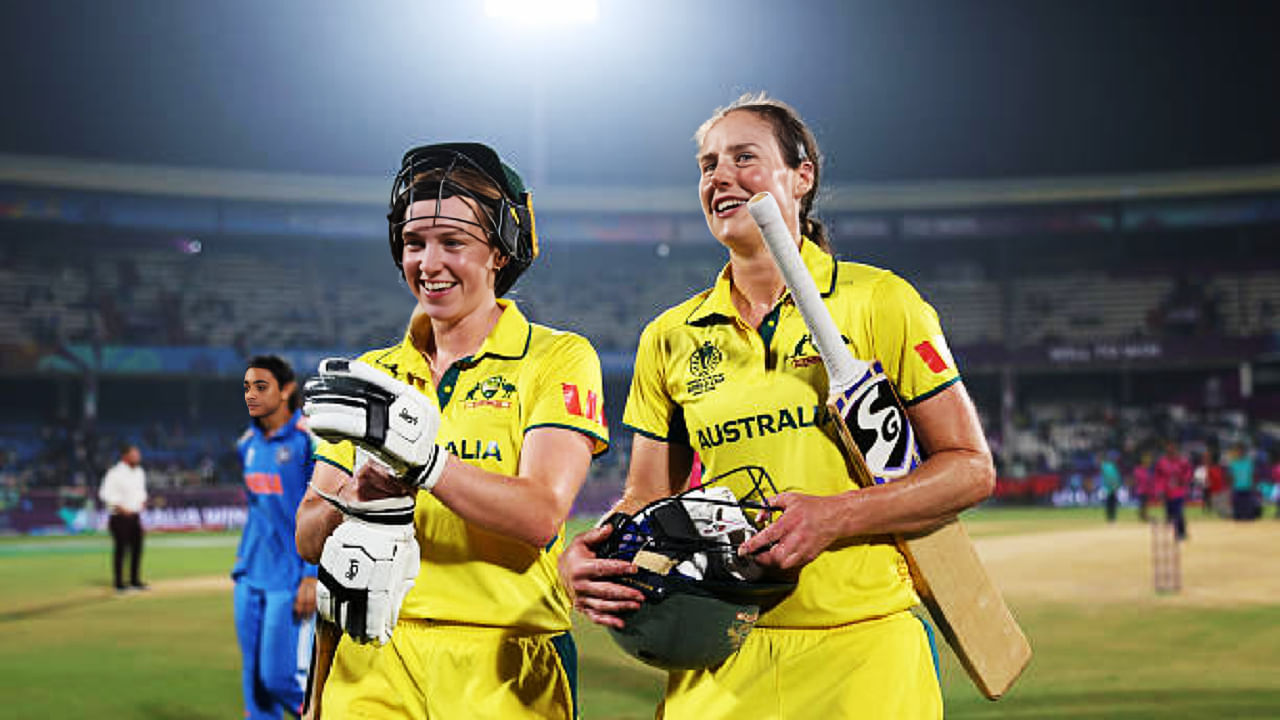 ಮಹಿಳಾ ಏಕದಿನ ವಿಶ್ವಕಪ್ನಲ್ಲಿ ಆಸ್ಟ್ರೇಲಿಯಾ (Australia) ತಂಡವು ಐತಿಹಾಸಿಕ ಜಯ ಸಾಧಿಸಿದೆ. ಅದು ಕೂಡ ಬಲಿಷ್ಠ ಭಾರತ ತಂಡ ನೀಡಿದ ಬೃಹತ್ ಮೊತ್ತದ ಗುರಿಯನ್ನು ಬೆನ್ನತ್ತಿ ಗೆಲ್ಲುವ ಮೂಲಕ. ಅಂದರೆ ಮಹಿಳಾ ಏಕದಿನ ಇತಿಹಾಸದಲ್ಲೇ ಗರಿಷ್ಠ ಮೊತ್ತ ಚೇಸ್ ಮಾಡಿ ಗೆದ್ದ ವಿಶ್ವ ದಾಖಲೆ ಇದೀಗ ಆಸ್ಟ್ರೇಲಿಯಾ ತಂಡದ ಪಾಲಾಗಿದೆ.