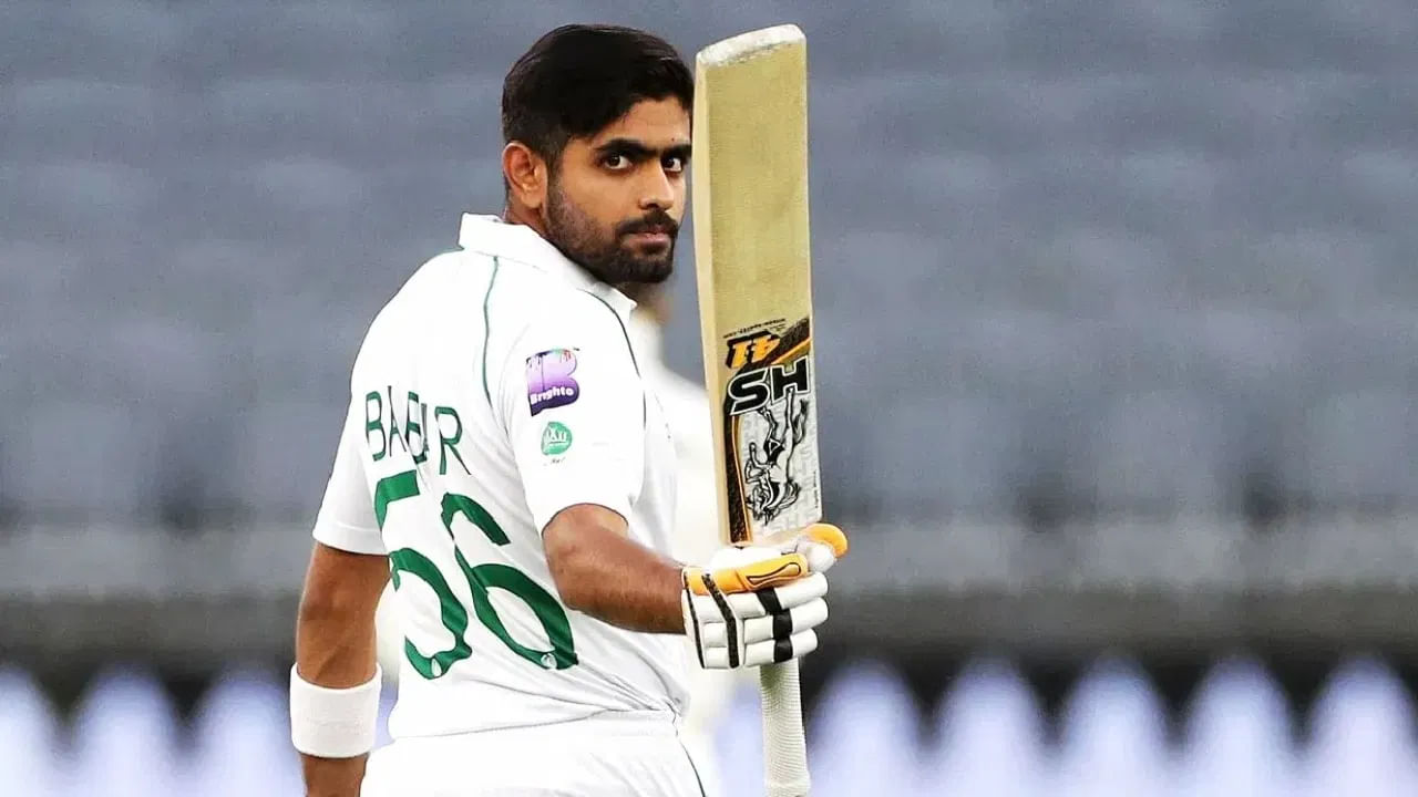 ಒಟ್ಟಿನಲ್ಲಿ 1030 ದಿನಗಳಿಂದ ಟೆಸ್ಟ್ ಶತಕದ ಬರ ಅನುಭವಿಸುತ್ತಿರುವ ಬಾಬರ್ ಆಝಂ ಇದೀಗ ಟೆಸ್ಟ್ ತಂಡದಿಂದಲೇ ಹೊರಬೀಳುವ ಭೀತಿಯಲ್ಲಿದ್ದಾರೆ. ಇದಾಗ್ಯೂ ಸೌತ್ ಆಫ್ರಿಕಾ ವಿರುದ್ಧದ 2ನೇ ಟೆಸ್ಟ್ ಪಂದ್ಯದ ದ್ವಿತೀಯ ಇನಿಂಗ್ಸ್ ಮೂಲಕ ಸಾವಿರ ದಿನಗಳ ಕಾಯುವಿಕೆಯನ್ನು ಅಂತ್ಯಗೊಳಿಸಲಿದ್ದಾರಾ ಕಾದು ನೋಡಬೇಕಿದೆ.