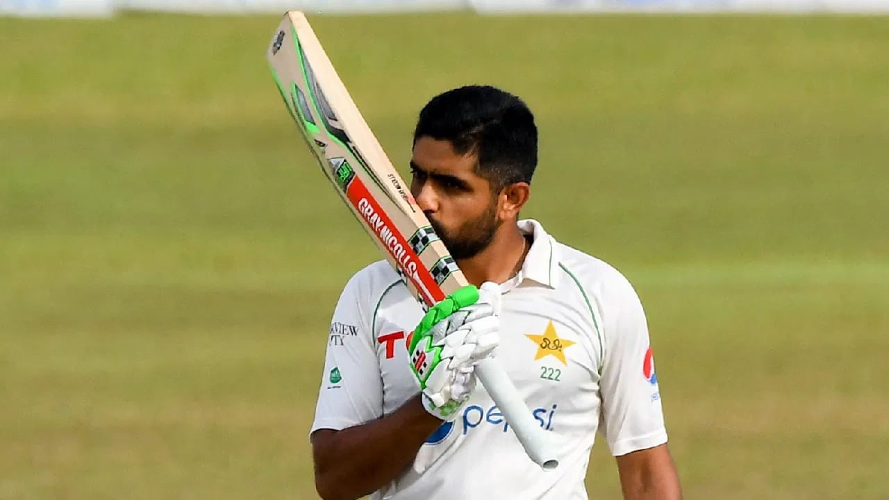 ಇನ್ನು ಬಾಬರ್ ಆಝಂ ಕೊನೆಯ ಬಾರಿಗೆ ಟೆಸ್ಟ್ ಸೆಂಚುರಿ ಸಿಡಿಸಿದ್ದು 2022 ರಲ್ಲಿ. ಕರಾಚಿಯಲ್ಲಿ ನಡೆದ ನ್ಯೂಝಿಲೆಂಡ್ ವಿರುದ್ಧದ ಪಂದ್ಯದಲ್ಲಿ 161 ರನ್ ಬಾರಿಸಿದ್ದು ಕೊನೆ. ಇದಾದ ಬಳಿಕ ಅವರಿಗೆ ಮೂರಂಕಿ ಮೊತ್ತ ಗಳಿಸಲು ಸಾಧ್ಯವಾಗಿಲ್ಲ ಎಂಬುದೇ ಅಚ್ಚರಿ.