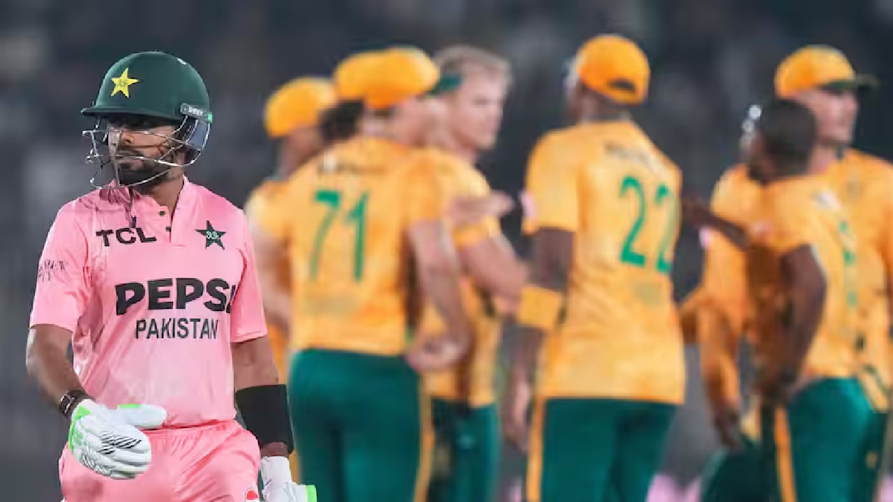 ರಾವಲ್ಪಿಂಡಿಯಲ್ಲಿ ನಡೆದ ಈ ಪಂದ್ಯದಲ್ಲಿ ಪಾಕಿಸ್ತಾನ್ ಮತ್ತು ಸೌತ್ ಆಫ್ರಿಕಾ ತಂಡಗಳು ಮುಖಾಮುಖಿಯಾಗಿದ್ದವು. ಈ ಮ್ಯಾಚ್ ನಲ್ಲಿ ಮೂರನೇ ಕ್ರಮಾಂಕದಲ್ಲಿ ಕಣಕ್ಕಿಳಿದ ಬಾಬರ್ ಆಝಂ ತಾನೆದುರಿಸಿದ ಎರಡನೇ ಎಸೆತದಲ್ಲಿ ಸುಲಭ ಕ್ಯಾಚ್ ನೀಡಿ ಶೂನ್ಯದೊಂದಿಗೆ ಭಾರದ ಹೆಜ್ಜೆ ಹಾಕಿದರು.