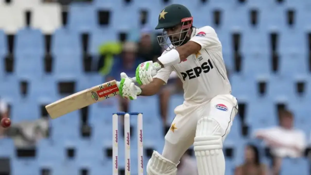 ಬಾಬರ್ ಆಝಂ ಆಗಸ್ಟ್ 30, 2023 ರಂದು ಅಂತರರಾಷ್ಟ್ರೀಯ ಕ್ರಿಕೆಟ್‌ನಲ್ಲಿ ಕೊನೆಯ ಬಾರಿಗೆ ನೇಪಾಳ ವಿರುದ್ಧ ಶತಕ ಬಾರಿಸಿದ್ದರು. ಅಂದಿನಿಂದ ಬಾಬರ್ 73 ಇನ್ನಿಂಗ್ಸ್‌ಗಳನ್ನು ಆಡಿದ್ದಾರೆ, ಆದರೆ ಶತಕ ಬಾರಿಸಿಲ್ಲ. ಈ ಅವಧಿಯಲ್ಲಿ, ಬಾಬರ್ ಏಕದಿನದಲ್ಲಿ 29 ಇನ್ನಿಂಗ್ಸ್‌ಗಳು, ಟಿ20 ಕ್ರಿಕೆಟ್​​ನಲ್ಲಿ 23 ಇನ್ನಿಂಗ್ಸ್‌ಗಳು ಮತ್ತು ಟೆಸ್ಟ್ ಪಂದ್ಯಗಳಲ್ಲಿ 21 ಇನ್ನಿಂಗ್ಸ್‌ಗಳನ್ನು ಆಡಿದ್ದಾರೆ.