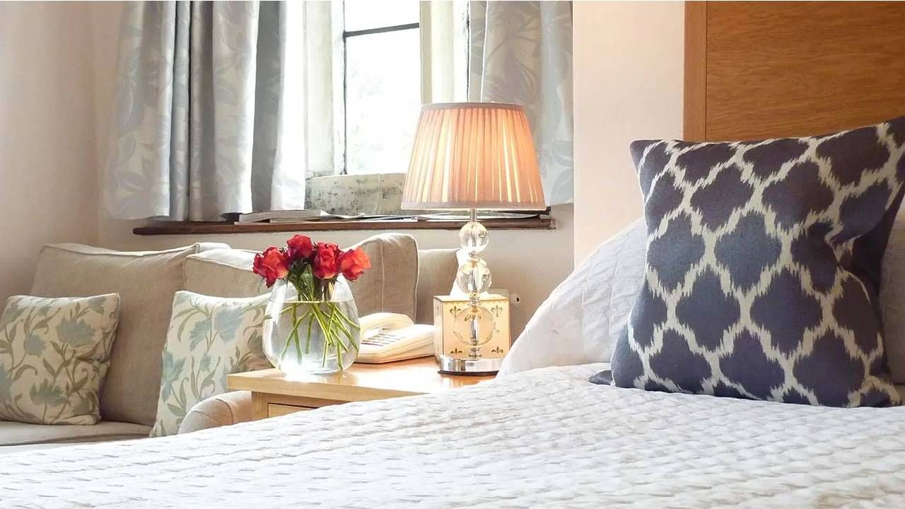 Bedroom Vastu: ಮಲಗುವ ಕೋಣೆಯಲ್ಲಿ ಈ ವಸ್ತುಗಳನ್ನು ಇಡಲೇಬೇಡಿ, ಸಂಬಂಧಗಳಲ್ಲಿ ಬಿರುಕಿಗೆ ಇದೇ ಮುಖ್ಯ ಕಾರಣ..! Bedroom Vastu: ಮಲಗುವ ಕೋಣೆಯಲ್ಲಿ ಈ ವಸ್ತುಗಳನ್ನು ಇಡಲೇಬೇಡಿ, ಸಂಬಂಧಗಳಲ್ಲಿ ಬಿರುಕಿಗೆ ಇದೇ ಮುಖ್ಯ ಕಾರಣ..!