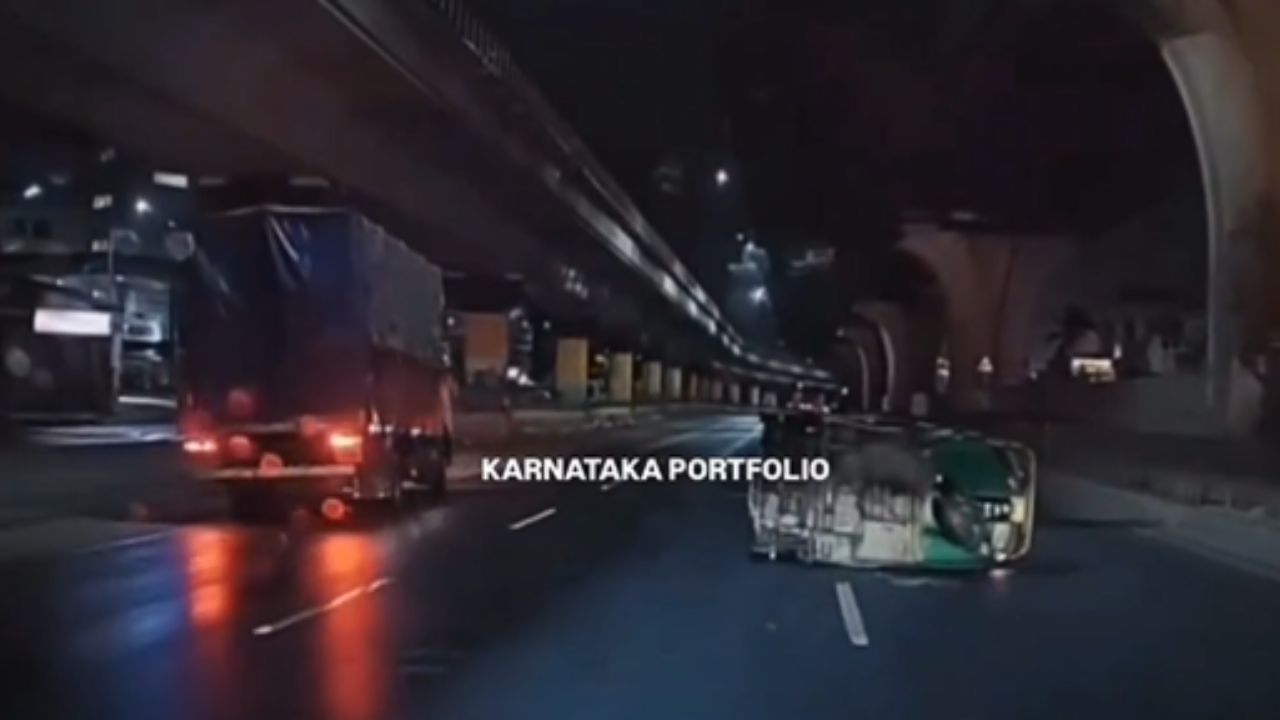 ಅವಸರವೇ ಅಪಘಾತಕ್ಕೆ ಕಾರಣ: ಓವರ್‌ ಟೇಕ್‌ ಮಾಡಲು ಹೋಗಿ ಮಗುಚಿ ಬಿದ್ದ ಆಟೋ