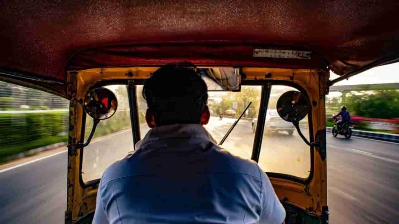 ಪ್ರಯಾಣಿಕರೊಬ್ಬರು ಆಟೋದಲ್ಲಿ ಬಿಟ್ಟು ಹೋದ ಇಯರ್‌ಫೋನ್​​​ನ್ನು ಹಿಂದಿರುಗಿಸಿ ಪ್ರಾಮಾಣಿಕತೆ ಮೆರೆದ ಬೆಂಗಳೂರಿನ ಆಟೋ ಚಾಲಕ!