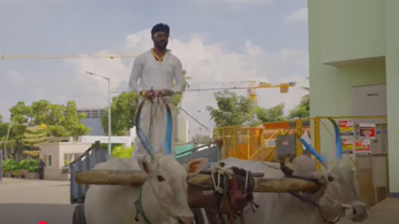 1.5 ಕೋಟಿ ರೂಪಾಯಿ ಮೌಲ್ಯದ ಟೊಯೋಟಾ ವೆಲ್‌ಫೈರ್ ಕಾರು ಖರೀದಿಸಲು ಎತ್ತಿನ ಗಾಡಿಯಲ್ಲಿ ಬಂದ ಬೆಂಗಳೂರಿನ ರೈತ
