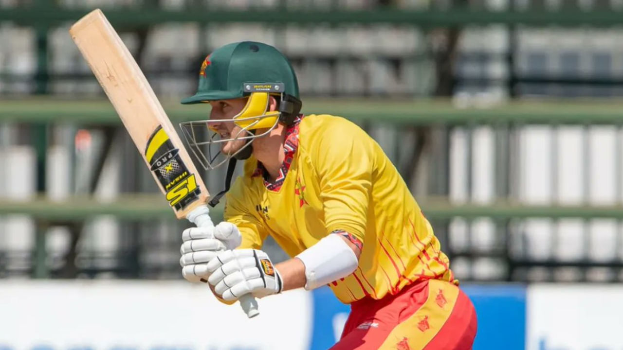 ಕೀನ್ಯಾ ವಿರುದ್ಧದ ವಿಶ್ವಕಪ್ ಅರ್ಹತಾ ಸುತ್ತಿನ ಎರಡನೇ ಸೆಮಿಫೈನಲ್ನಲ್ಲಿ ಜಿಂಬಾಬ್ವೆಯ ಇನ್ನಿಂಗ್ಸ್ನ ನಾಲ್ಕನೇ ಓವರ್ನಲ್ಲಿ 21 ವರ್ಷದ ಬ್ರಿಯಾನ್ ಬೆನೆಟ್ ಈ ಸಾಧನೆ ಮಾಡಿದರು. ಕೀನ್ಯಾದ ಬೌಲರ್ ಲ್ಯೂಕಸ್ ಒಲುಚ್ ವಿರುದ್ಧ ಆರು ಎಸೆತಗಳಲ್ಲಿ ಆರು ಬೌಂಡರಿಗಳನ್ನು ಬಾರಿಸಿದ ದಾಖಲೆಯನ್ನು ಬರೆದರು.