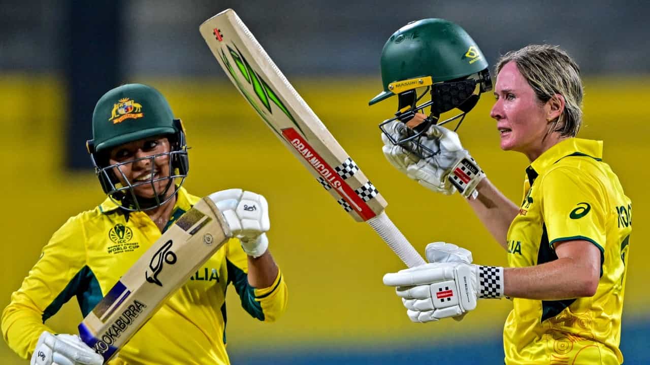 World Cup 2025: 9ನೇ ವಿಕೆಟ್​ಗೆ ಶತಕದ ಜೊತೆಯಾಟ; ಸ್ಮರಣೀಯ ಶತಕ ಸಿಡಿಸಿದ ಬೆಥ್ ಮೂನಿ