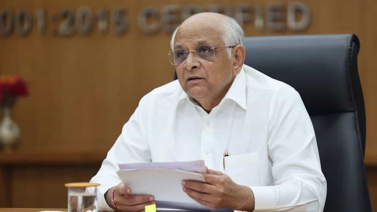 ಗುಜರಾತ್ ಹೊಸ ಕ್ಯಾಬಿನೆಟ್: ಹರ್ಷ್ ಸಾಂಘ್ವಿ ಅತ್ಯಂತ ಕಿರಿಯ ಡಿಸಿಎಂ; ರವೀಂದ್ರ ಜಡೇಜಾ ಪತ್ನಿ ಸೇರಿ 26 ಮಂತ್ರಿಗಳು ಗುಜರಾತ್ ಹೊಸ ಕ್ಯಾಬಿನೆಟ್: ಹರ್ಷ್ ಸಾಂಘ್ವಿ ಅತ್ಯಂತ ಕಿರಿಯ ಡಿಸಿಎಂ; ರವೀಂದ್ರ ಜಡೇಜಾ ಪತ್ನಿ ಸೇರಿ 26 ಮಂತ್ರಿಗಳು