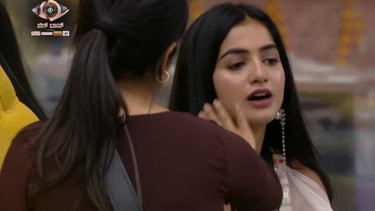Bigg Boss Kannada: ‘ತಪ್ಪು ಮಾಡಿಬಿಟ್ಟೆ’ ಗಳ-ಗಳನೆ ಅತ್ತ ಜಾನ್ವಿ Bigg Boss Kannada: ‘ತಪ್ಪು ಮಾಡಿಬಿಟ್ಟೆ’ ಗಳ-ಗಳನೆ ಅತ್ತ ಜಾನ್ವಿ