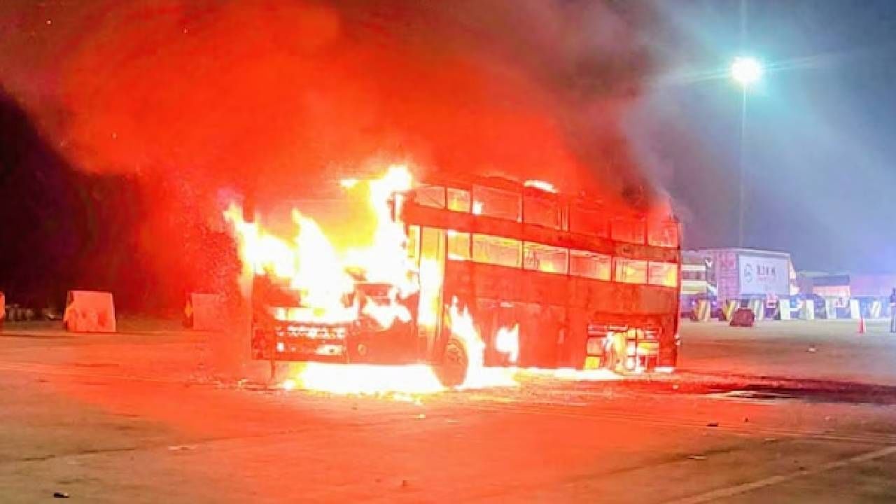 Video: ಉತ್ತರ ಪ್ರದೇಶದಲ್ಲಿ ಹೊತ್ತಿ ಉರಿದ ಡಬಲ್ ಡೆಕ್ಕರ್ ಬಸ್ Video: ಉತ್ತರ ಪ್ರದೇಶದಲ್ಲಿ ಹೊತ್ತಿ ಉರಿದ ಡಬಲ್ ಡೆಕ್ಕರ್ ಬಸ್