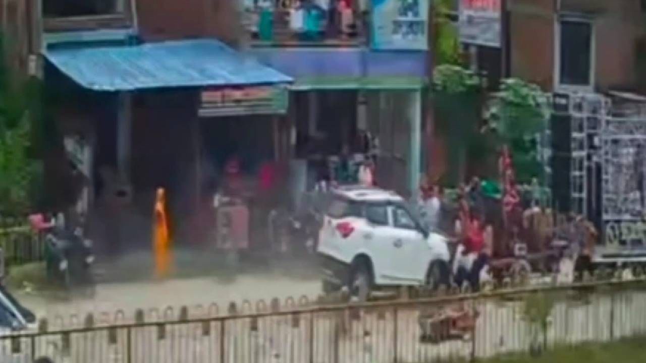 Video: ಪ್ರಯಾಗ್​ರಾಜ್​ನಲ್ಲಿ ದುರ್ಗಾ ದೇವಿ ಮೆರವಣಿಗೆ ವೇಳೆ ಜನರ ಮೇಲೆ ಹರಿದ ಕಾರು