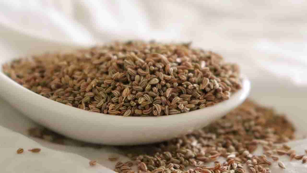 ಮುಟ್ಟಿನ ಸಮಯದಲ್ಲಿ ಬರುವ ವಾಕರಿಕೆ, ಹೊಟ್ಟೆ ನೋವಿನ ಸಮಸ್ಯೆಯಿಂದ ಮುಕ್ತಿ ಪಡೆಯಲು ಓಂ ಕಾಳನ್ನು ಈ ರೀತಿ ಬಳಸಿ