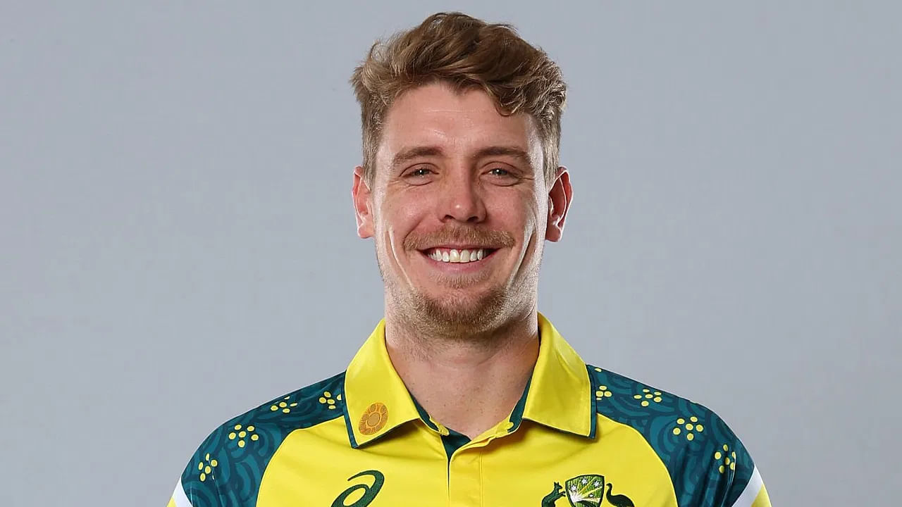 ಕ್ಯಾಮರೋನ್ ಗ್ರೀನ್: ಆಸ್ಟ್ರೇಲಿಯಾ ತಂಡದ ಸ್ಟಾರ್ ಆಲ್​ರೌಂಡರ್ ಕ್ಯಾಮರೋನ್ ಗ್ರೀನ್ ಬೆನ್ನು ನೋವಿನ ಸಮಸ್ಯೆಗೀಡಾಗಿದ್ದಾರೆ. ಹೀಗಾಗಿ ಭಾರತದ ವಿರುದ್ಧದ ಏಕದಿನ ಸರಣಿಯಿಂದ ಕ್ಯಾಮರೋನ್ ಗ್ರೀನ್ ಹೊರಗುಳಿದಿದ್ದರು. ಇದೀಗ ಇದೇ ಕಾರಣದಿಂದಾಗಿ ಟಿ20 ಸರಣಿಯಿಂದಲೂ ಹಿಂದೆ ಸರಿದಿದ್ದಾರೆ.