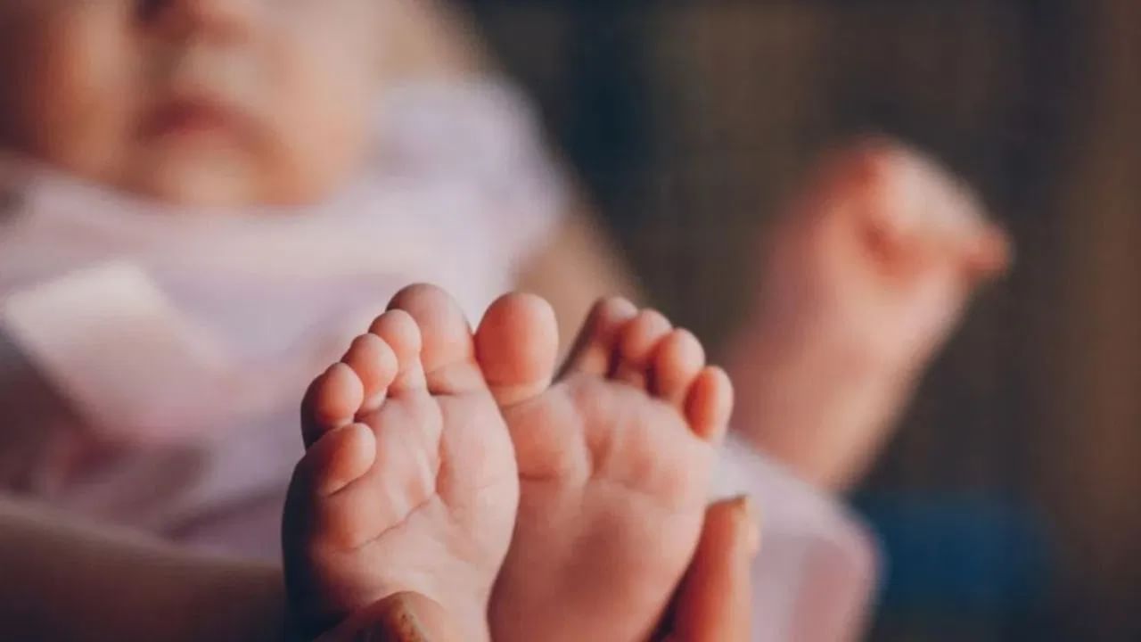 ಮೈಸೂರು: ಆರು ತಿಂಗಳ ಶಿಶು ಅಪಹರಣ ಪ್ರಕರಣ ಕ್ಷಣಮಾತ್ರದಲ್ಲಿ ಬೇಧಿಸಿದ ರೈಲ್ವೆ ಪೊಲೀಸ್ ಮೈಸೂರು: ಆರು ತಿಂಗಳ ಶಿಶು ಅಪಹರಣ ಪ್ರಕರಣ ಕ್ಷಣಮಾತ್ರದಲ್ಲಿ ಬೇಧಿಸಿದ ರೈಲ್ವೆ ಪೊಲೀಸ್