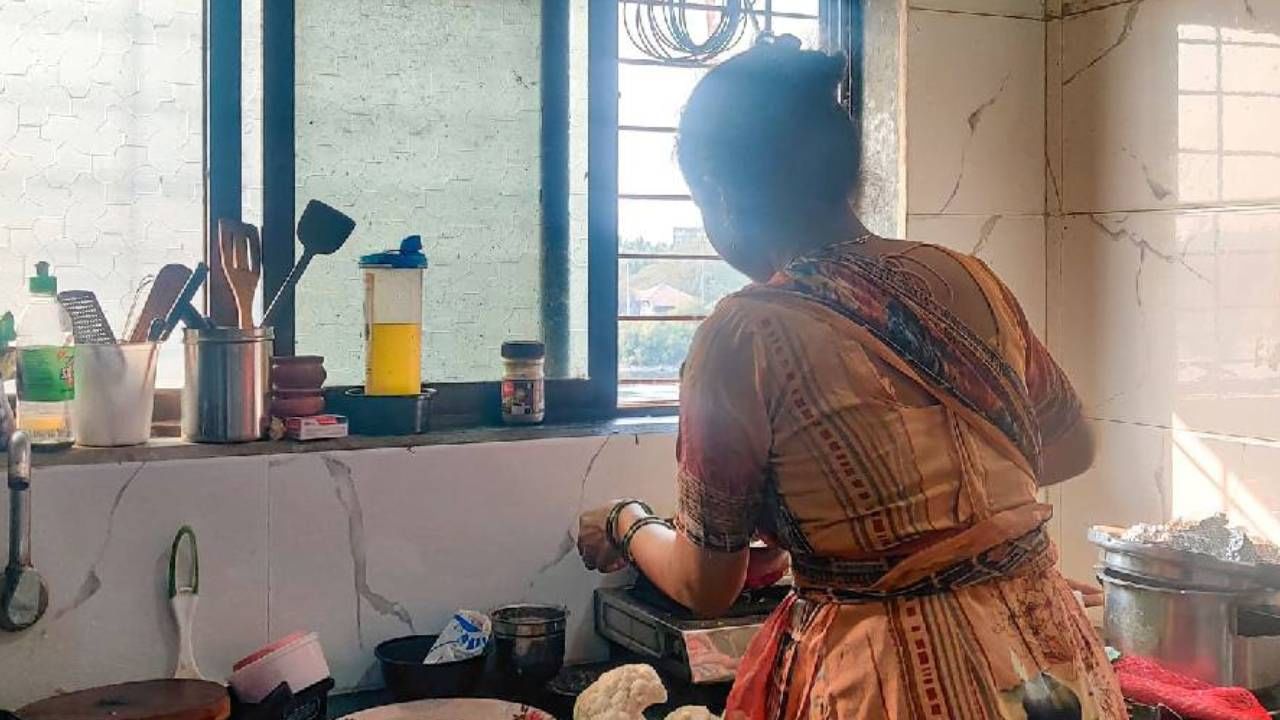 ಮನೆಗೆಲಸದವಳ ಬಳಿ 60 ಲಕ್ಷ ರೂ ಫ್ಲಾಟ್, ಎರಡಂತಸ್ತಿನ ಮನೆ, ಅಂಗಡಿ; ಮಾಲೀಕರು ಶಾಕ್