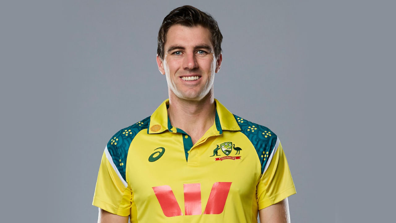 ಪ್ಯಾಟ್ ಕಮಿನ್ಸ್: ಆಸ್ಟ್ರೇಲಿಯಾ ತಂಡದ ನಾಯಕ ಪ್ಯಾಟ್ ಕಮಿನ್ಸ್ ಟೀಮ್ ಇಂಡಿಯಾ ವಿರುದ್ಧದ ಸರಣಿಯಿಂದ ಹೊರಗುಳಿದಿದ್ದಾರೆ. ಸೊಂಟದ ಮೂಳೆಯ ನೋವಿನಿಂದ ಬಳಲುತ್ತಿರುವ ಕಮಿನ್ಸ್ ಅವರಿಗೆ ವೈದ್ಯರು ಹೆಚ್ಚಿನ ವಿಶ್ರಾಂತಿ ಸೂಚಿಸಿದ್ದಾರೆ. ಇದೇ ಕಾರಣದಿಂದ ಕಮಿನ್ಸ್ ಮುಂಬರುವ ಸರಣಿಯಲ್ಲಿ ಕಾಣಿಸಿಕೊಳ್ಳುವುದಿಲ್ಲ.