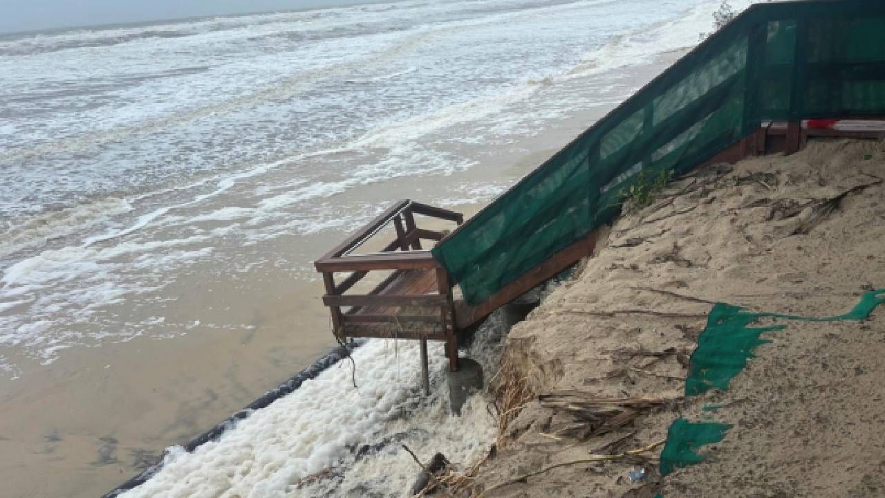 Cyclone Montha: ಆಂಧ್ರದ ಕರಾವಳಿಗೆ ಅಪ್ಪಳಿಸಲಿದೆ ಸೈಕ್ಲೋನ್ ಮೊಂಥಾ, ಒಡಿಶಾಗೆ ರೆಡ್ ಅಲರ್ಟ್, ಕರ್ನಾಟಕದ ಹವಾಮಾನ ಹೇಗಿರುತ್ತೆ? Cyclone Montha: ಆಂಧ್ರದ ಕರಾವಳಿಗೆ ಅಪ್ಪಳಿಸಲಿದೆ ಸೈಕ್ಲೋನ್ ಮೊಂಥಾ, ಒಡಿಶಾಗೆ ರೆಡ್ ಅಲರ್ಟ್, ಕರ್ನಾಟಕದ ಹವಾಮಾನ ಹೇಗಿರುತ್ತೆ?