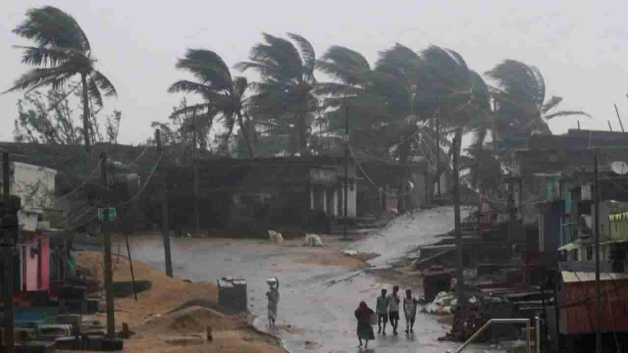 Cyclone Montha: ಅ.28ರಂದು ಆಂಧ್ರದ ಕರಾವಳಿಗೆ ಅಪ್ಪಳಿಸಲಿದೆ ಸೈಕ್ಲೋನ್ ‘ಮೊಂಥಾ’, ತಮಿಳುನಾಡು, ಒಡಿಶಾದಲ್ಲಿ ಭಾರಿ ಮಳೆ