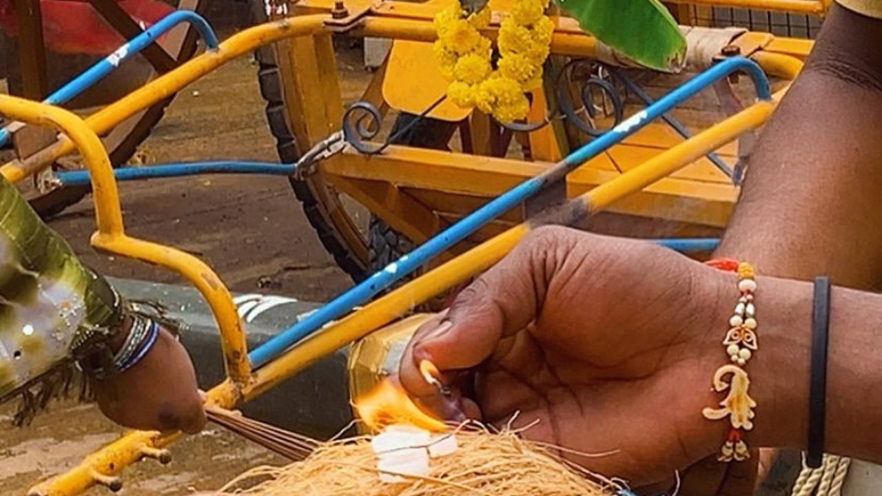 ಮೈಸೂರಿನ ಫಾರಂ ಹೌಸ್ನಲ್ಲಿ ಸಂಕ್ರಾಂತಿ ಹಬ್ಬಕ್ಕೆ ಪ್ರಾಣಿಗಳನ್ನು ಕಿಚ್ಚು ಹಾಯಿಸುವುದು ಮತ್ತು ಆಯುಧ ಪೂಜೆ ಮಾಡುವುದನ್ನು ತಪ್ಪಿಸುತ್ತಿರಲಿಲ್ಲ.