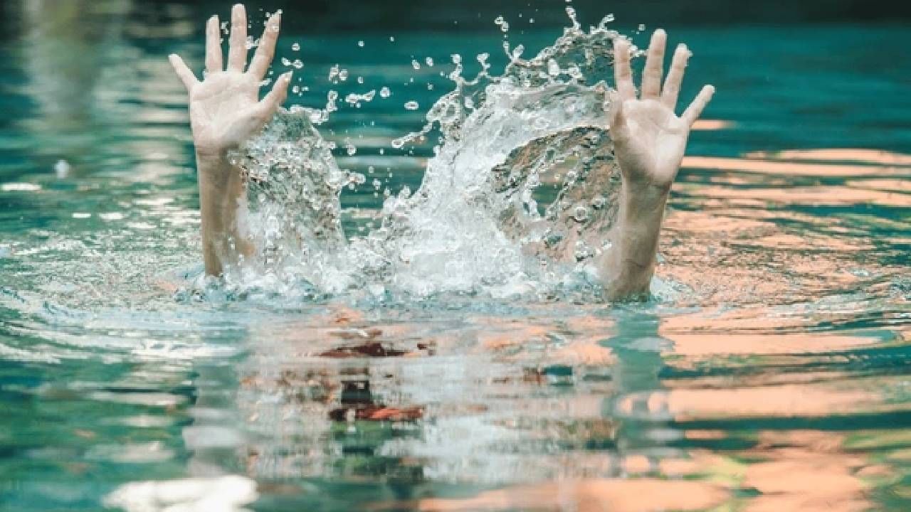 ಪೊಲೀಸರು ಬಂದ್ರು ಓಡ್ರೋ ಎನ್ನುತ್ತಾ ಹೋಗಿ ನದಿಗೆ ಹಾರಿ ಪ್ರಾಣಬಿಟ್ಟ ಜೂಜುಕೋರ, ಮೂವರು ಪೊಲೀಸರ ಅಮಾನತು