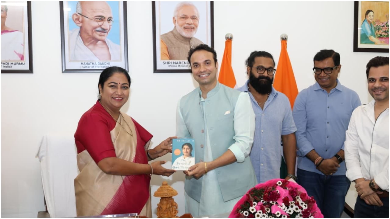 ‘ಕಾಂತಾರ ರೀತಿಯ ಕೃತಿಗಳು ನಮ್ಮ ಪರಂಪರೆಯ ಚೈತನ್ಯವನ್ನು ಜಾಗತಿಕ ವೇದಿಕೆಗೆ ಹೆಮ್ಮೆಯಿಂದ ಕೊಂಡೊಯ್ಯುತ್ತವೆ’ ಎಂದು ರೇಖಾ ಗುಪ್ತಾ ಅವರು ಪ್ರಶಂಸೆ ವ್ಯಕ್ತಪಡಿಸಿದ್ದಾರೆ. ಇದರಿಂದ ಸಿನಿಮಾ ತಂಡಕ್ಕೆ ಸಂತಸ ಆಗಿದೆ.