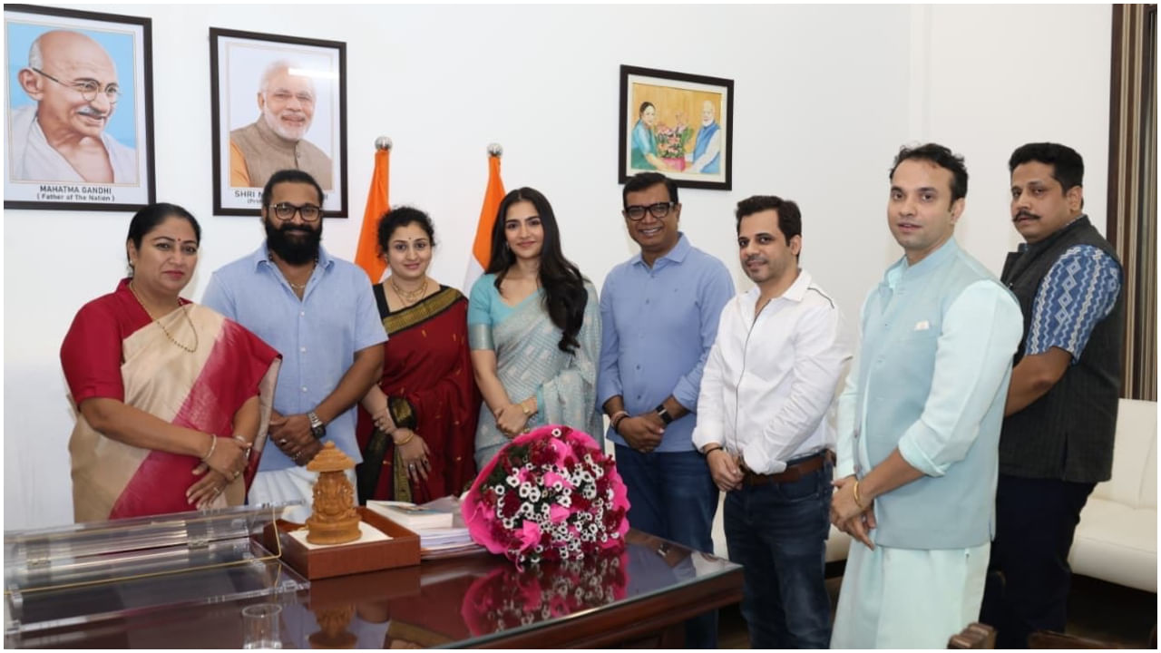 ‘ಕಾಂತಾರ: ಚಾಪ್ಟರ್ 1 ಚಿತ್ರವು ಭಾರತದ ಆಧ್ಯಾತ್ಮಿಕ ಆಳ ಮತ್ತು ಸಾಂಸ್ಕೃತಿಕ ಶ್ರೀಮಂತಿಕೆಯನ್ನು ಸುಂದರವಾಗಿ ಪ್ರತಿಬಿಂಬಿಸುತ್ತದೆ. ನಮ್ಮ ಸಂಪ್ರದಾಯಗಳ ಸಾರವನ್ನು ಜೀವಂತಗೊಳಿಸುತ್ತದೆ’ ಎಂದು ರೇಖಾ ಗುಪ್ತಾ ಅವರು ಹೊಗಳಿದ್ದಾರೆ.