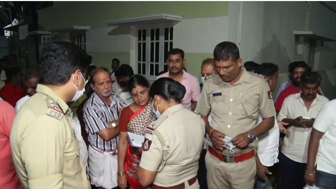 ದೇವನಹಳ್ಳಿ: ಒಂದೇ ಕುಟುಂಬದ ನಾಲ್ವರು ಸಾಮೂಹಿಕ ಆತ್ಮಹತ್ಯೆ ಯತ್ನ; ಇಬ್ಬರ ಸಾವು, ಇನ್ನಿಬ್ಬರ ಸ್ಥಿತಿ ಗಂಭೀರ