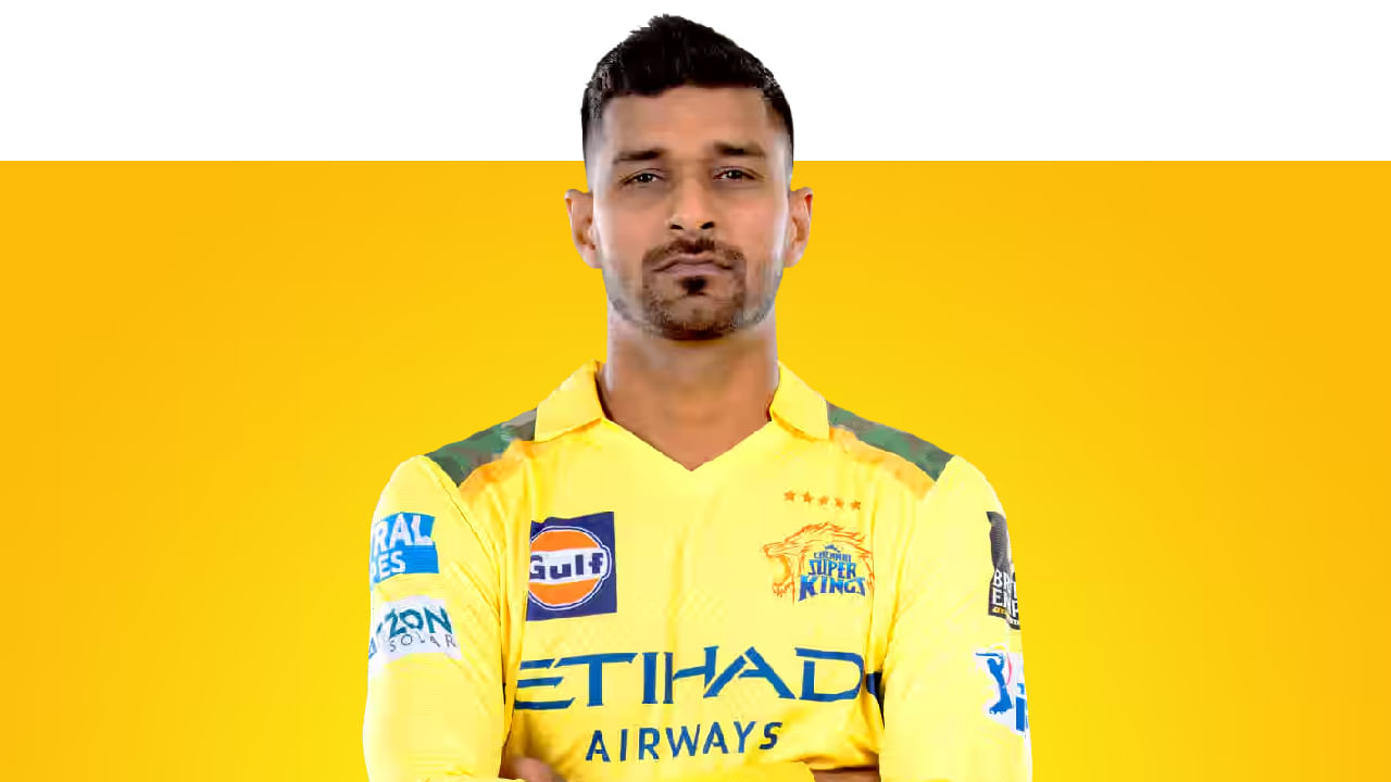 ದೀಪಕ್ ಹೂಡಾ: ಐಪಿಎಲ್ 2025 ರ ಮೆಗಾ ಹರಾಜಿನ ಮೂಲಕ ಚೆನ್ನೈ ಸೂಪರ್ ಕಿಂಗ್ಸ್ ಫ್ರಾಂಚೈಸಿಯು ದೀಪಕ್ ಹೂಡಾ ಅವರನ್ನು 1.70 ಕೋಟಿ ರೂ. ಗೆ ಖರೀದಿಸಿದ್ದರು. ಆದರೆ ಕಳೆದ ಸೀಸನ್ನಲ್ಲಿ 7 ಪಂದ್ಯಗಳನ್ನಾಡಿದ್ದ ಹೂಡಾ ಕಲೆಹಾಕಿದ್ದು ಕೇವಲ 31 ರನ್ಗಳು ಮಾತ್ರ. ಹೀಗಾಗಿ ಅವರನ್ನು ರಿಲೀಸ್ ಮಾಡಲು ಸಿಎಸ್ಕೆ ಫ್ರಾಂಚೈಸಿ ನಿರ್ಧರಿಸಿದೆ.