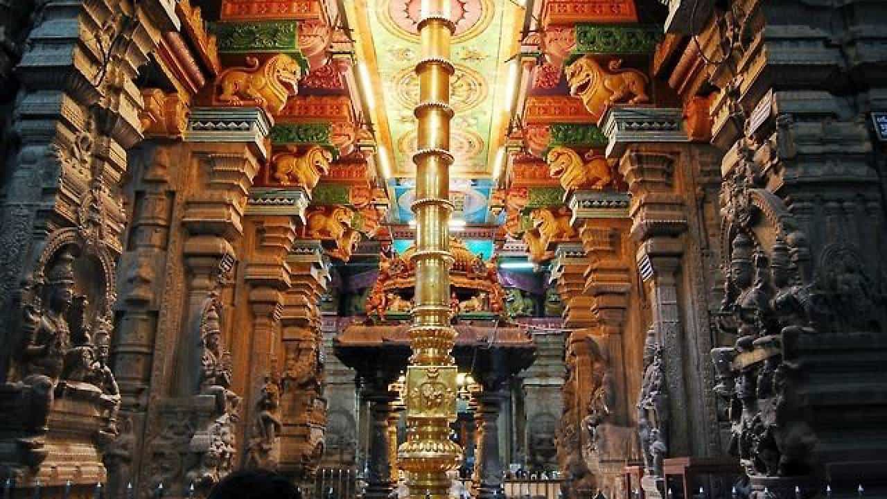 Dhvajastambha: ದೇವಸ್ಥಾನಗಳಲ್ಲಿ ಧ್ವಜಸ್ತಂಭವನ್ನು ಸ್ಪರ್ಶಿಸುವ ಮೊದಲು ಈ ನಿಯಮ ತಿಳಿದುಕೊಳ್ಳಿ