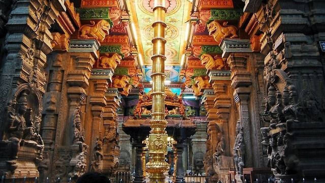 Dhvajastambha: ದೇವಸ್ಥಾನಗಳಲ್ಲಿ ಧ್ವಜಸ್ತಂಭವನ್ನು ಸ್ಪರ್ಶಿಸುವ ಮೊದಲು ಈ ನಿಯಮ ತಿಳಿದುಕೊಳ್ಳಿ