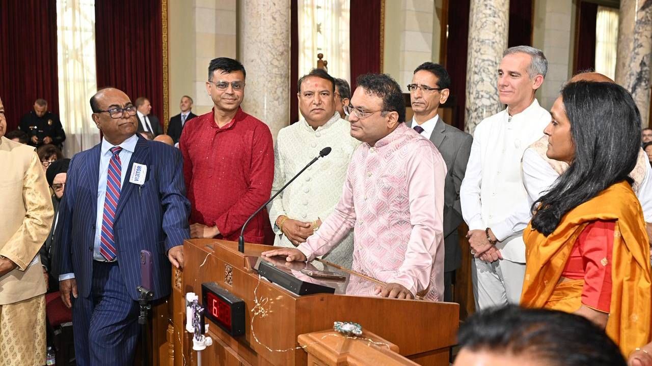 ಭಾರತೀಯ ನೃತ್ಯ ಹಾಗೂ ಸಂಗೀತ ಪ್ರದರ್ಶನ ಅಮೆರಿಕಾದ ಲಾಸ್ ಏಂಜಲೀಸ್ನಲ್ಲಿ ಮೊಳಗಿದ್ದು, ಈ ಕಾರ್ಯಕ್ರಮವು ಸಾಂಸ್ಕೃತಿಕ ಪರಸ್ಪರ ಅರಿವು ಮತ್ತು ಸ್ನೇಹವನ್ನು ಉತ್ತೇಜಿಸುವ ದಿಕ್ಕಿನಲ್ಲಿ ಮಹತ್ವದ ಹೆಜ್ಜೆಯಾಗಿದೆ.