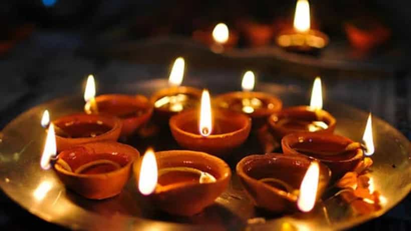 Deepavali 2025: ನಕಾರಾತ್ಮಕ ಶಕ್ತಿ ಹೊರಹಾಕಲು ದೀಪಾವಳಿಯಂದು ಮನೆಯ ಈ ಭಾಗಗಳಲ್ಲಿ ದೀಪ ಬೆಳಗಿಸಿ!