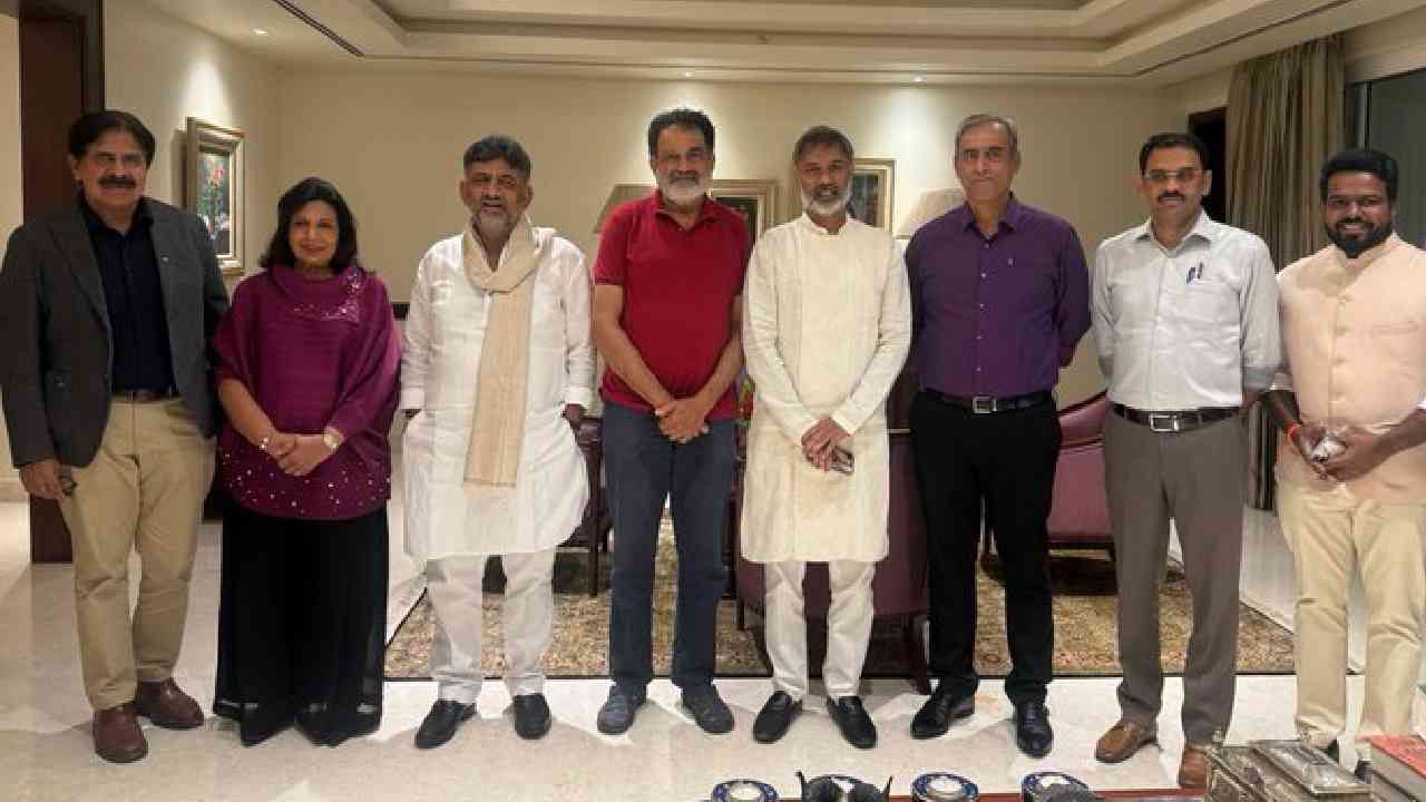 ಬೆಂಗಳೂರು ರಸ್ತೆ ಟೀಕೆ ಬೆನ್ನಲ್ಲೇ ಡಿಕೆಶಿ ಕಾರ್ಯಕ್ಕೆ ಮೆಚ್ಚುಗೆ ವ್ಯಕ್ತಪಡಿಸಿದ ಮೋಹನ್ ದಾಸ್ ಪೈ! ಬೆಂಗಳೂರು ರಸ್ತೆ ಟೀಕೆ ಬೆನ್ನಲ್ಲೇ ಡಿಕೆಶಿ ಕಾರ್ಯಕ್ಕೆ ಮೆಚ್ಚುಗೆ ವ್ಯಕ್ತಪಡಿಸಿದ ಮೋಹನ್ ದಾಸ್ ಪೈ!