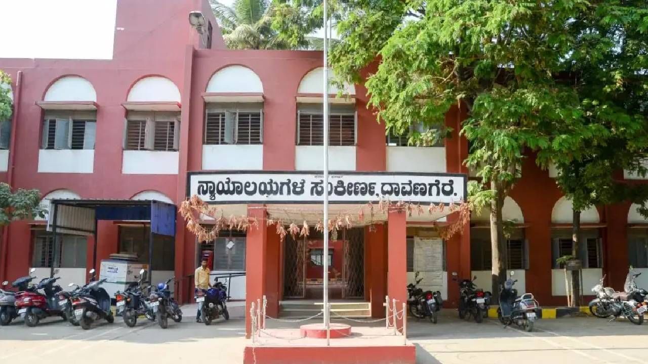 DLSA Davangere Recruitment 2025: ದಾವಣಗೆರೆ ಜಿಲ್ಲಾ ಕಾನೂನು ಪ್ರಾಧಿಕಾರದಲ್ಲಿ ನೇಮಕಾತಿ; ಕಾನೂನು ಸಲಹೆಗಾರ ಹುದ್ದೆಗೆ ಅರ್ಜಿ ಸಲ್ಲಿಸಿ DLSA Davangere Recruitment 2025: ದಾವಣಗೆರೆ ಜಿಲ್ಲಾ ಕಾನೂನು ಪ್ರಾಧಿಕಾರದಲ್ಲಿ ನೇಮಕಾತಿ; ಕಾನೂನು ಸಲಹೆಗಾರ ಹುದ್ದೆಗೆ ಅರ್ಜಿ ಸಲ್ಲಿಸಿ