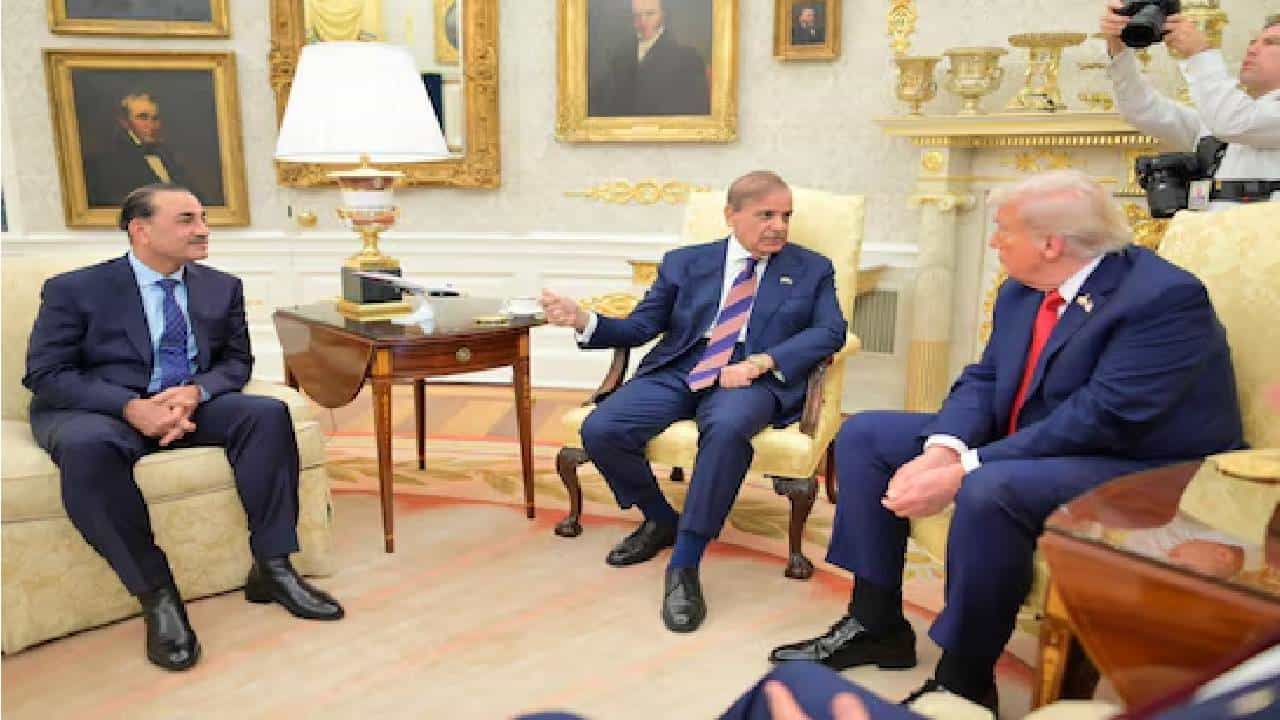 Pakistan US Defence Deal: ಪಾಕಿಸ್ತಾನಕ್ಕೆ ಅಪಾಯಕಾರಿ ಕ್ಷಿಪಣಿಗಳನ್ನು ನೀಡಲಿದೆ ಅಮೆರಿಕ, ರಹಸ್ಯವಾಗಿ ನಡೆದಿದೆ ದೊಡ್ಡ ಒಪ್ಪಂದ Pakistan US Defence Deal: ಪಾಕಿಸ್ತಾನಕ್ಕೆ ಅಪಾಯಕಾರಿ ಕ್ಷಿಪಣಿಗಳನ್ನು ನೀಡಲಿದೆ ಅಮೆರಿಕ, ರಹಸ್ಯವಾಗಿ ನಡೆದಿದೆ ದೊಡ್ಡ ಒಪ್ಪಂದ
