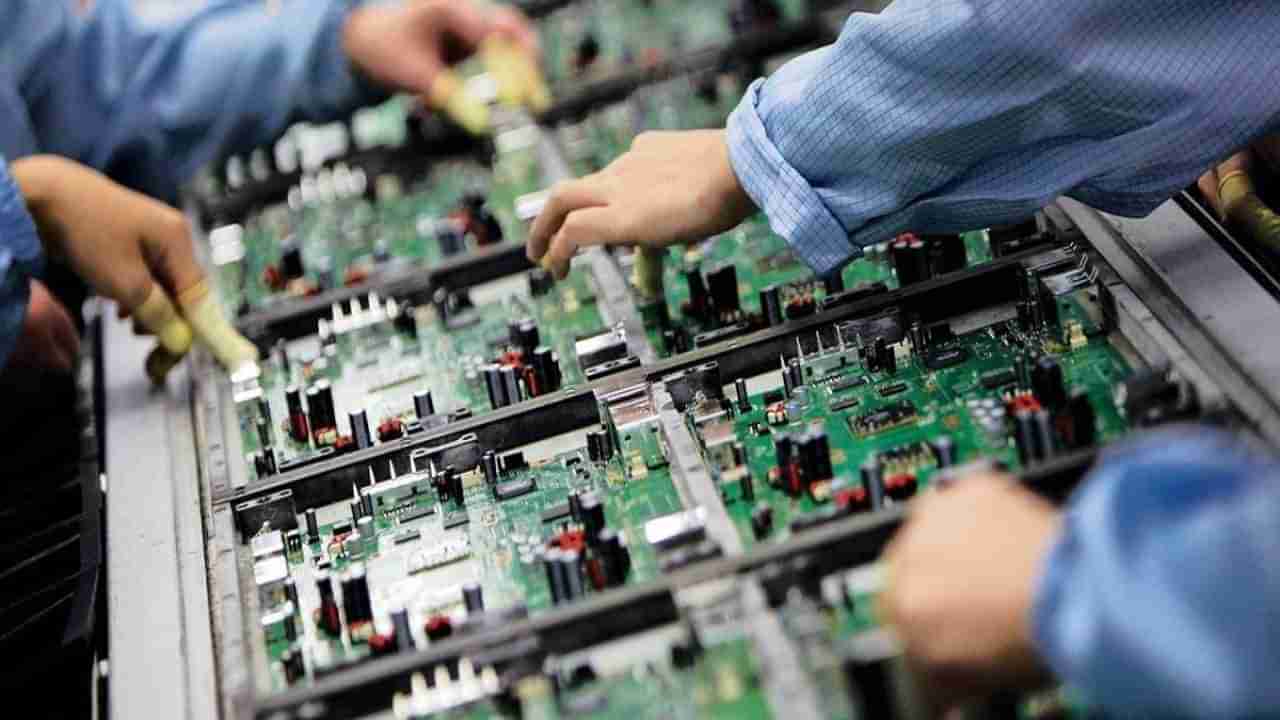 ಪ್ರಚಂಡ ವೇಗದಲ್ಲಿ ಹೆಚ್ಚುತ್ತಿರುವ ಭಾರತದ ಎಲೆಕ್ಟ್ರಾನಿಕ್ಸ್ ರಫ್ತು; ಪೆಟ್ರೋಲಿಯಂ ಉತ್ಪನ್ನಗಳನ್ನೂ ಹಿಂದಿಕ್ಕುತ್ತಿದೆ ಎಲೆಕ್ಟ್ರಾನಿಕ್ಸ್ ಎಕ್ಸ್​ಪೋರ್ಟ್