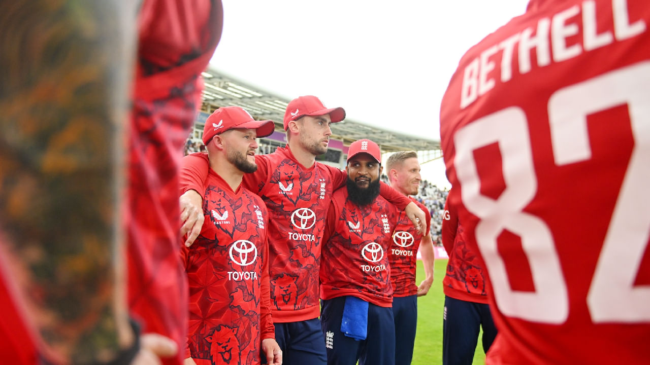 ಇದಕ್ಕೂ ಮುನ್ನ ಎರಡನೇ ಸ್ಥಾನದಲ್ಲಿ ಇಂಗ್ಲೆಂಡ್ ತಂಡವಿತ್ತು.1877 ರಲ್ಲಿ ಅಂತಾರಾಷ್ಟ್ರೀಯ ಕ್ರಿಕೆಟ್ ಶುರು ಮಾಡಿದ್ದ ಆಂಗ್ಲರು ಈವರೆಗೆ 2117 ಪಂದ್ಯಗಳನ್ನಾಡಿದೆ. ಈ ವೇಳೆ ಗೆದ್ದಿರುವುದು ಕೇವಲ 921 ಮ್ಯಾಚ್​ಗಳಲ್ಲಿ ಮಾತ್ರ. ಇನ್ನು 790 ಪಂದ್ಯಗಳಲ್ಲಿ ಸೋಲುಂಡರೆ 11 ಮ್ಯಾಚ್​​ಗಳು ಟೈ ಆಗಿವೆ. ಹಾಗೆಯೇ 219 ಪಂದ್ಯಗಳು ಡ್ರಾನಲ್ಲಿ ಅಂತ್ಯಗೊಂಡಿದೆ.