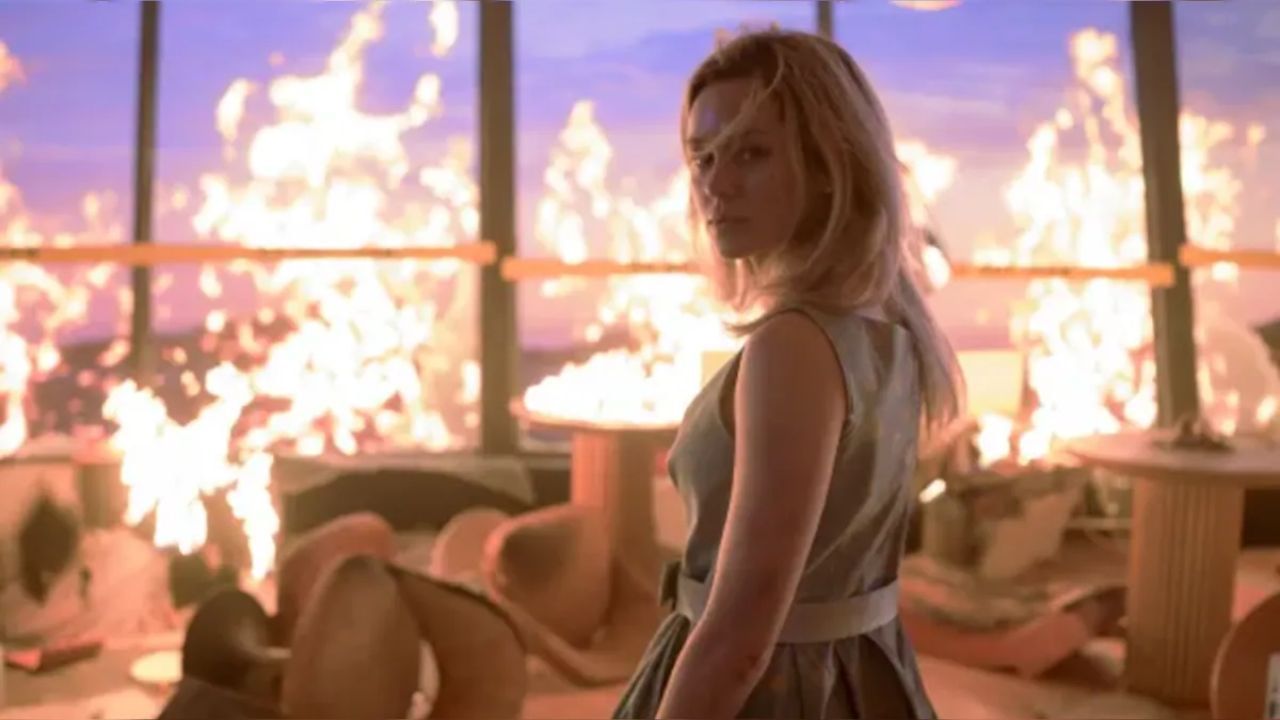 ಕೆಲ ತಿಂಗಳ ಹಿಂದೆ ಬಿಡುಗಡೆ ಆದ ‘ಫೈನಲ್ ಡೆಸ್ಟಿನೇಷನ್: ಬ್ಲಡ್​​ಲೈನ್’ ಸಿನಿಮಾ ಬಾಕ್ಸ್ ಆಫೀಸ್​​ನಲ್ಲಿ ಭರ್ಜರಿ ಕಲೆಕ್ಷನ್ ಮಾಡಿತ್ತು. ಇದೀಗ ಈ ಸಿನಿಮಾ ಒಟಿಟಿಗೆ ಬಂದಿದೆ. ‘ಫೈನಲ್ ಡೆಸ್ಟಿನೇಷನ್: ಬ್ಲಡ್​​​ಲೈನ್’ ಸಿನಿಮಾ ಜಿಯೋ ಹಾಟ್​​ಸ್ಟಾರ್ ಒಟಿಟಿಗೆ ಬಂದಿದೆ.