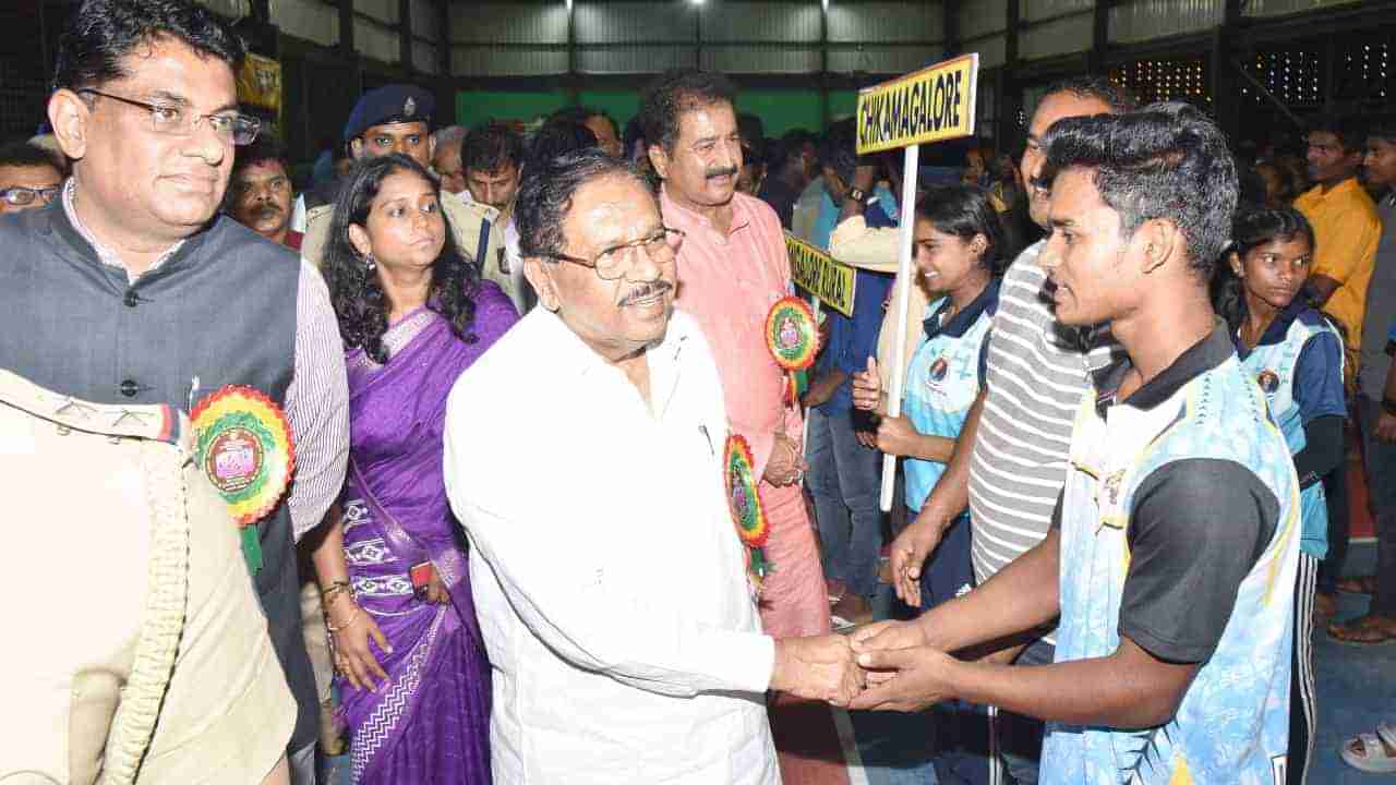 ಬೆಟ್ಟಿಂಗ್ ಆಡಿ ಸೋತ ಗೃಹ ಸಚಿವ:  ವ್ಯಾಪಕ ಟೀಕೆಗೆ ಗುರಿಯಾದ ಪರಮೇಶ್ವರ್!